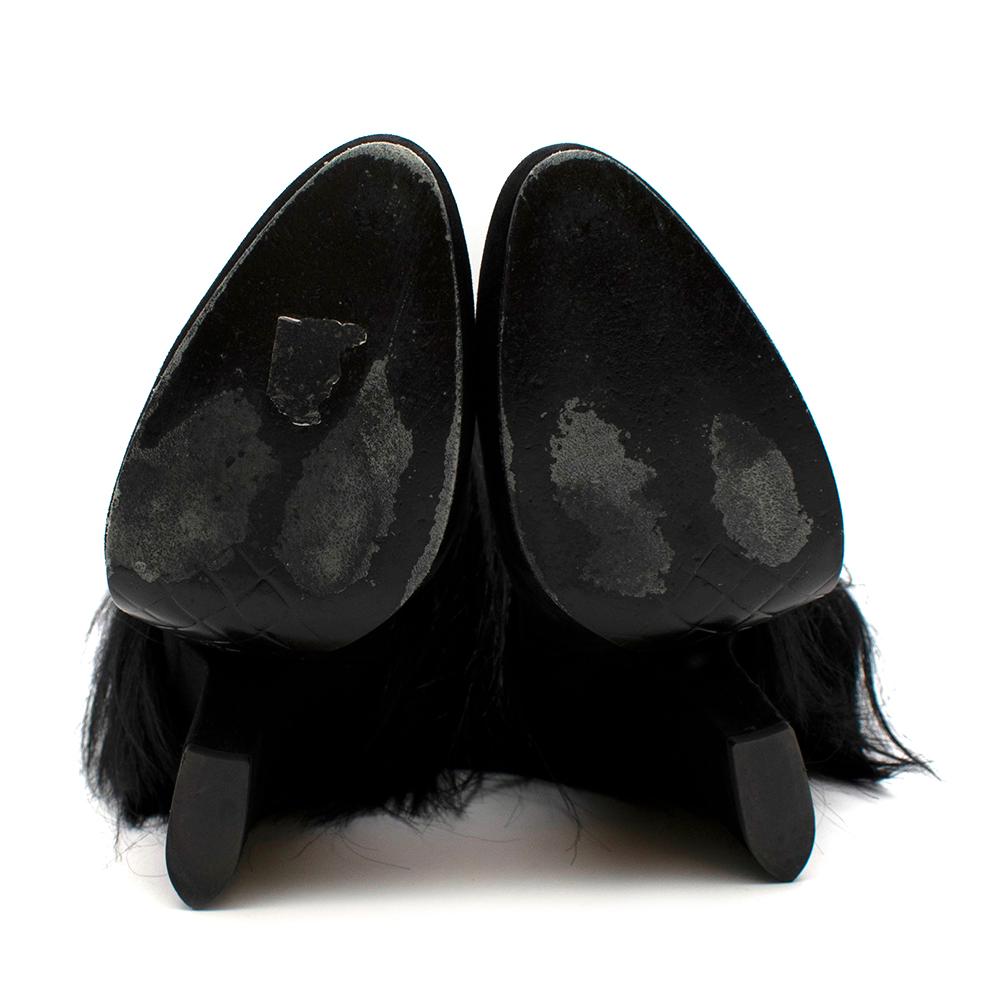 Bottega Veneta Black Suede Strappy Hair Trimmed Booties - Size EU 35.5 In Excellent Condition For Sale In London, GB