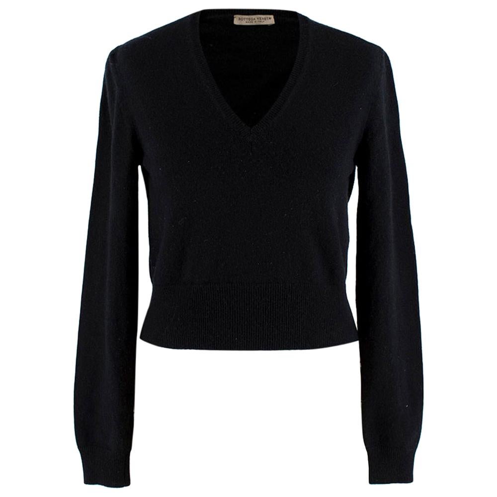 Bottega Veneta Black V-Neck Cropped Cashmere Jumper - Size XXS For Sale