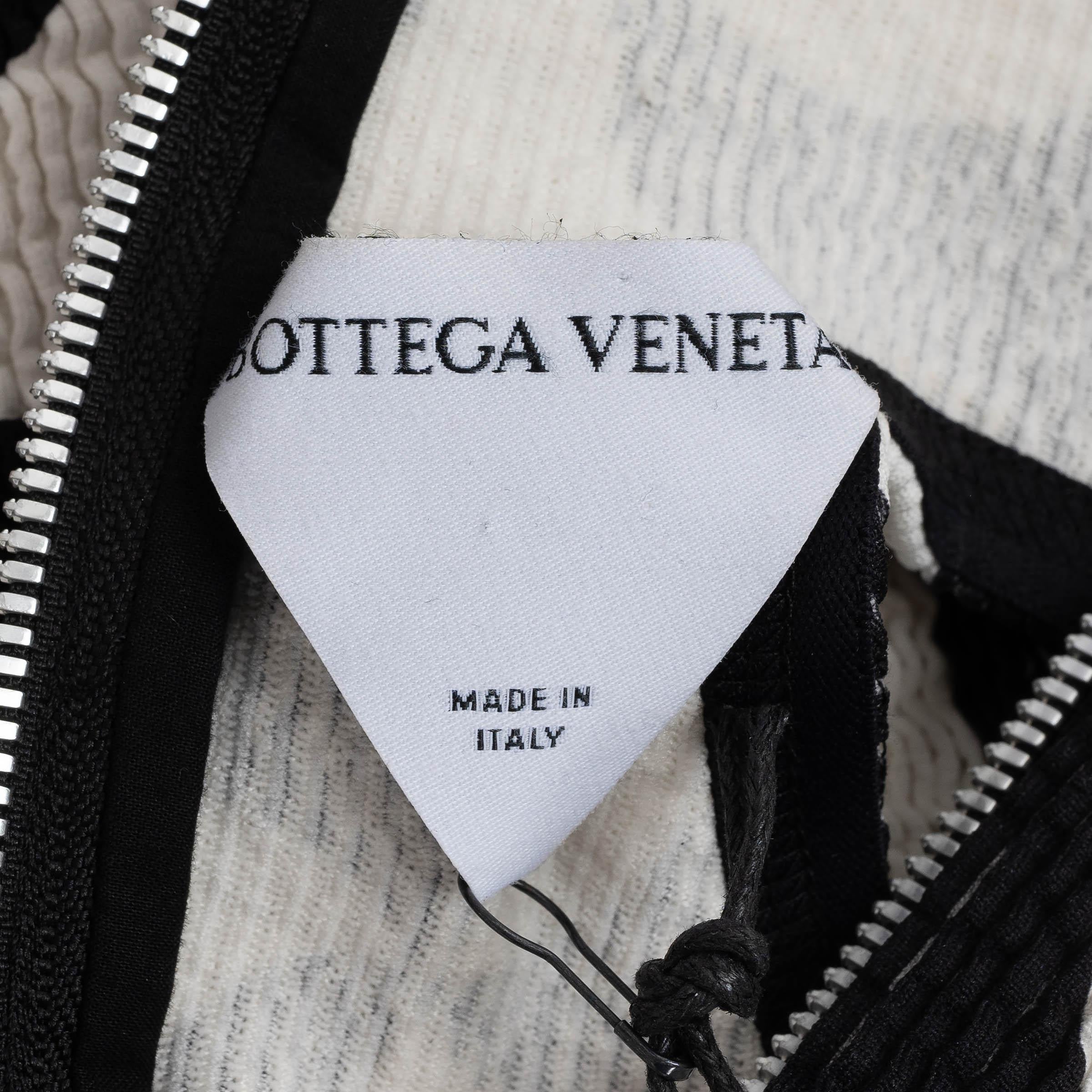 Bottega Veneta nero e bianco 2022 TRIANGOLO SEERSUCKER Abito XS in vendita 2