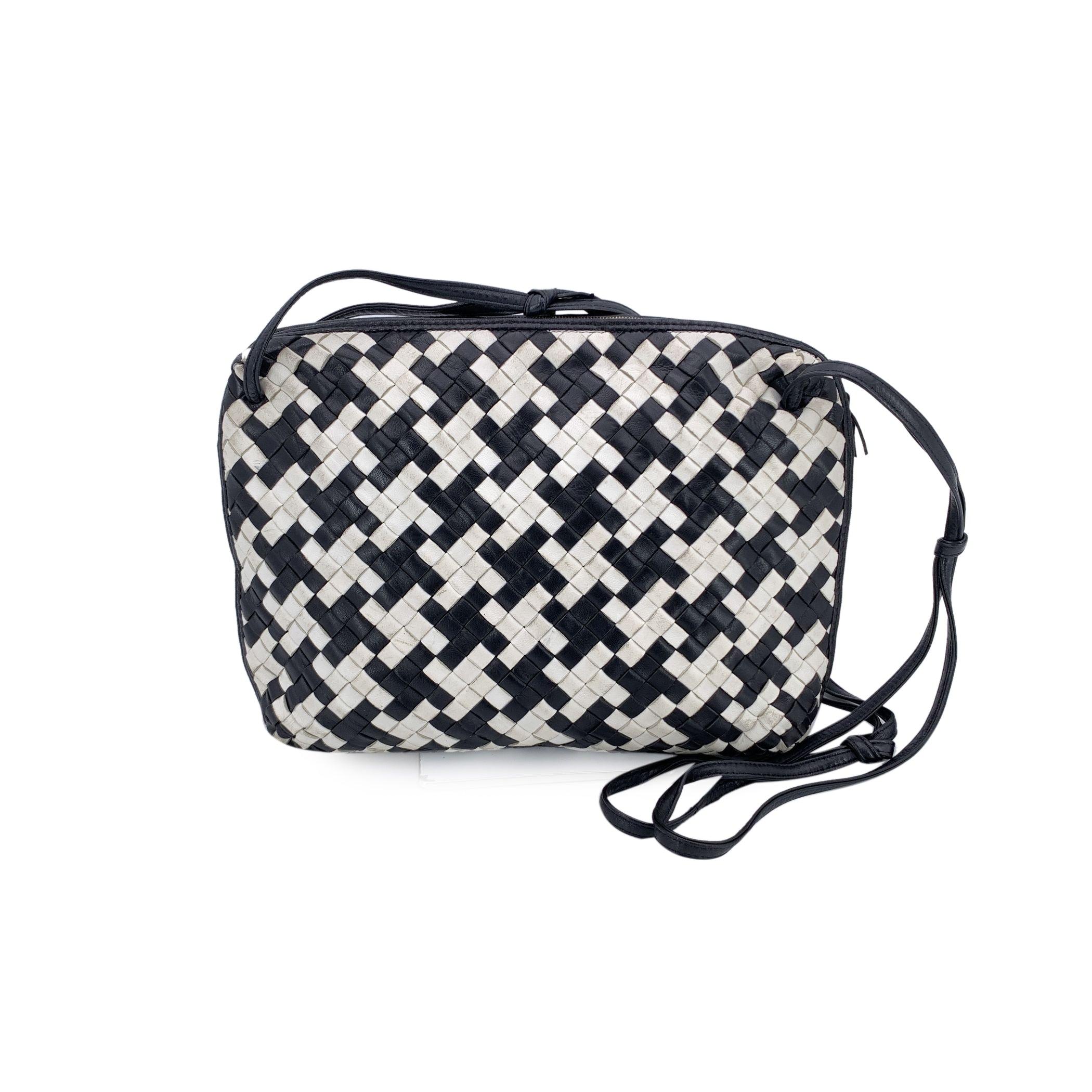 Bottega Veneta Black White Intrecciato Woven Nodini Crossbody Bag In Good Condition For Sale In Rome, Rome