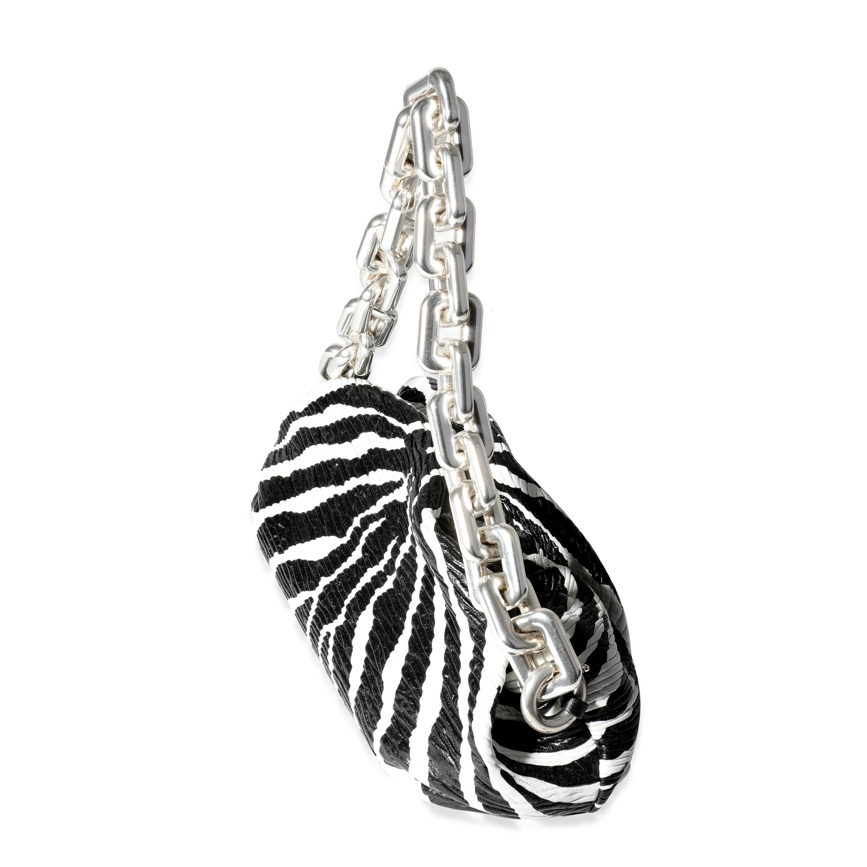 Kettenbeutel aus Zebra-Kalfsleder von Bottega Veneta in Schwarz & Weiß Damen