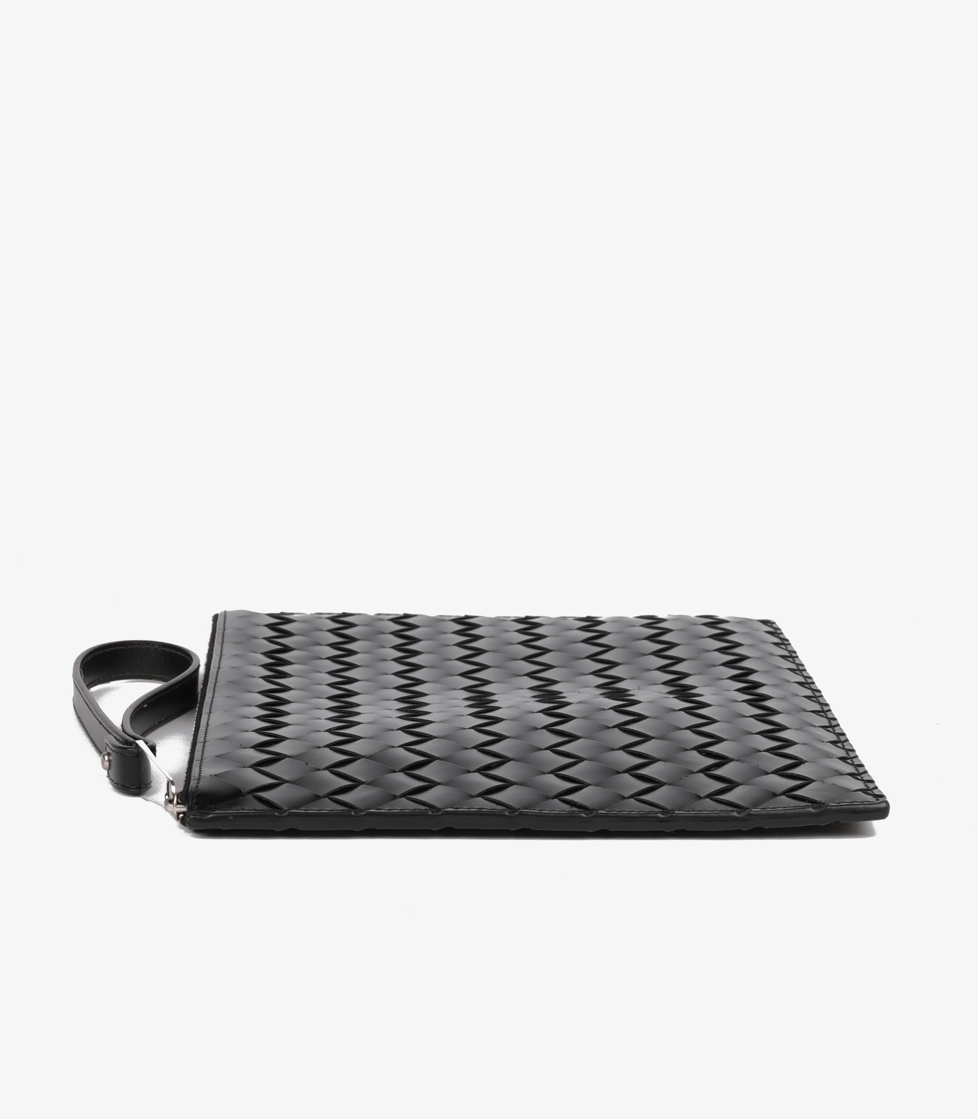 Bottega Veneta Black Woven Calfskin Leather Wristlet Pouch im Angebot 2