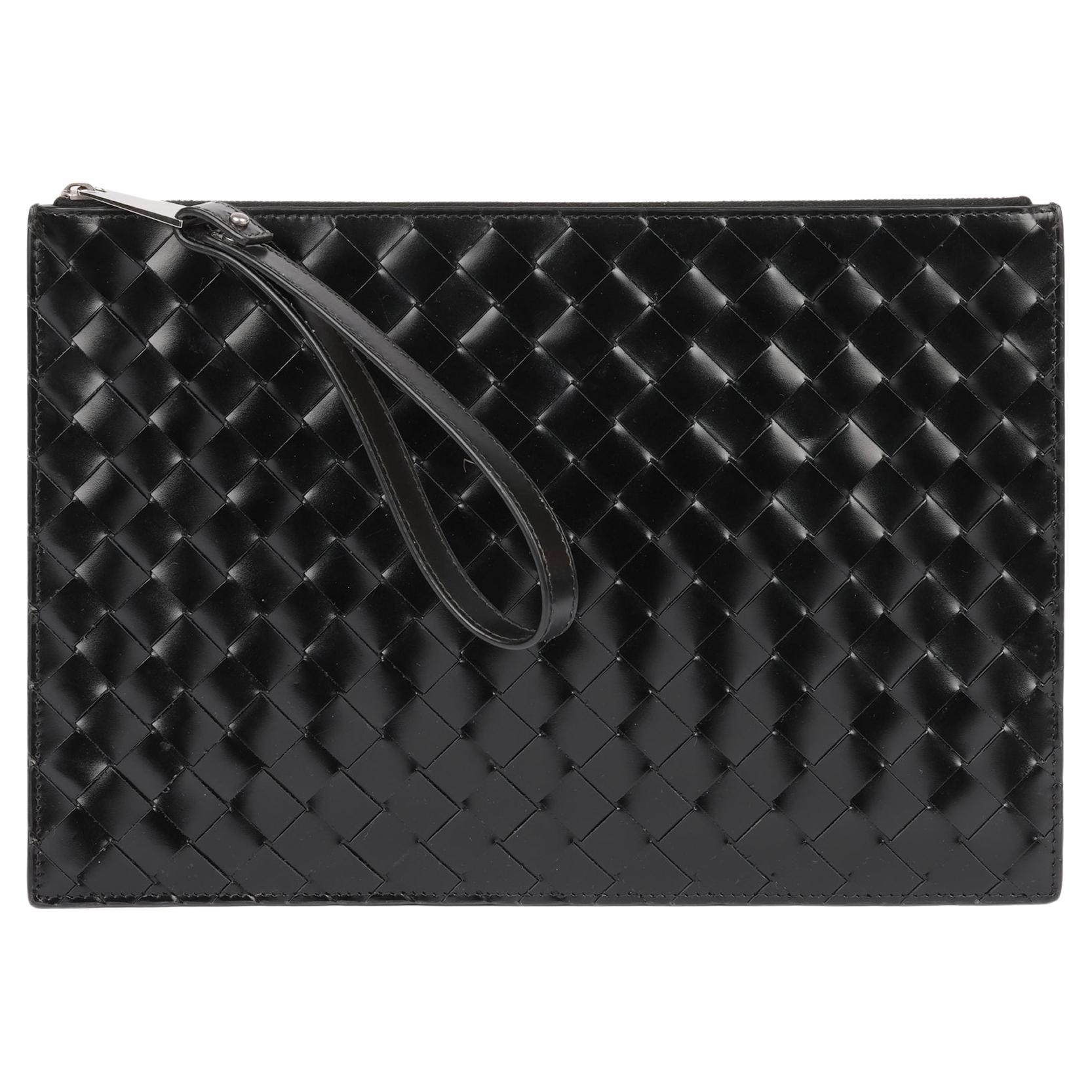 Bottega Veneta Black Woven Calfskin Leather Wristlet Pouch im Angebot