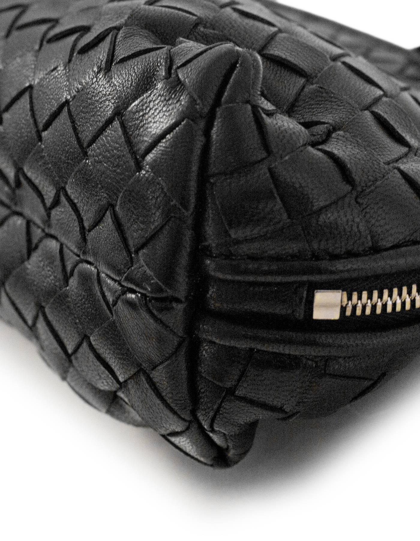 Bottega Veneta Black Woven Leather Intrecciato Small Cosmetic Bag In Excellent Condition In New York, NY