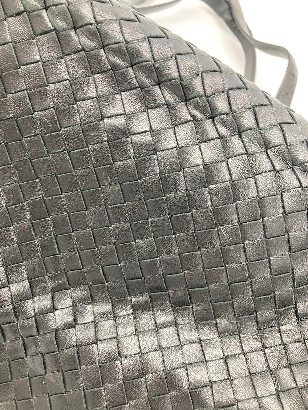 Bottega Veneta - Sac fourre-tout porté épaule en cuir tissé noir en vente 12