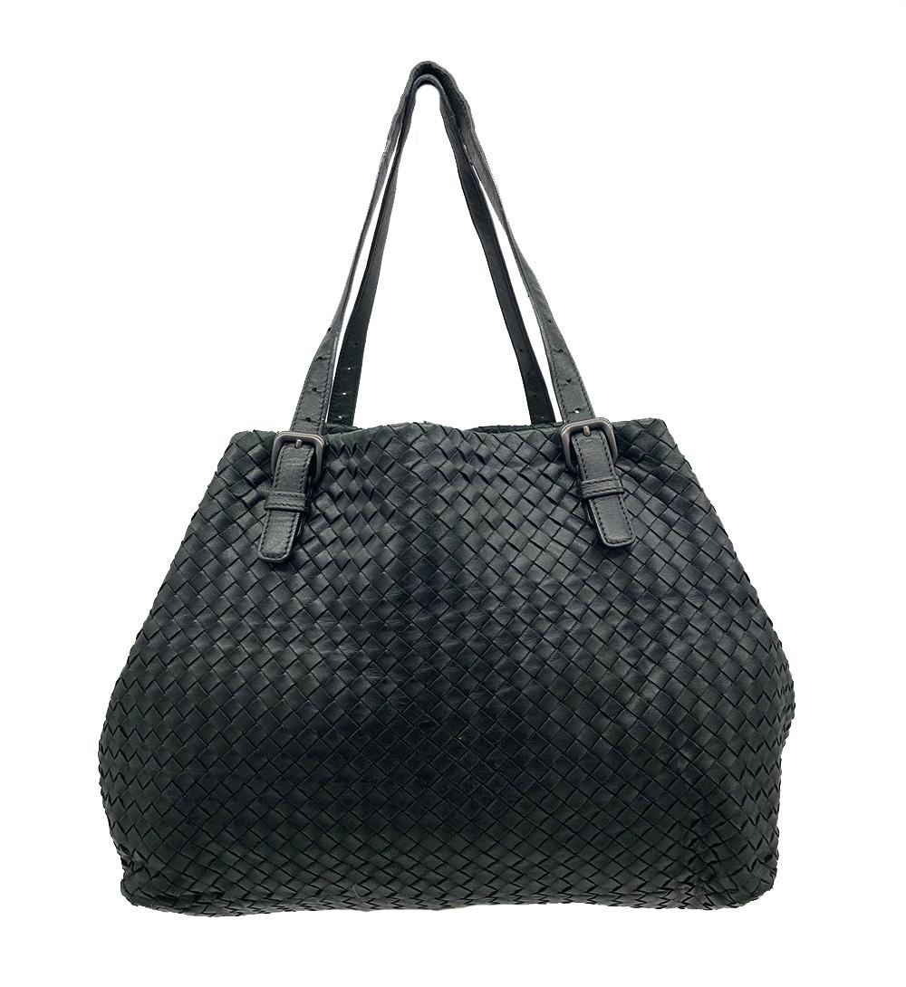 Bottega Veneta Black Woven Leather Shoulder Bag Tote in fair condition. Signature basket weave Black leather exterior trimmed with double adjustable buckled shoulder straps and ruthenium hardware. Top pinch latch closure opens to a light brown suede