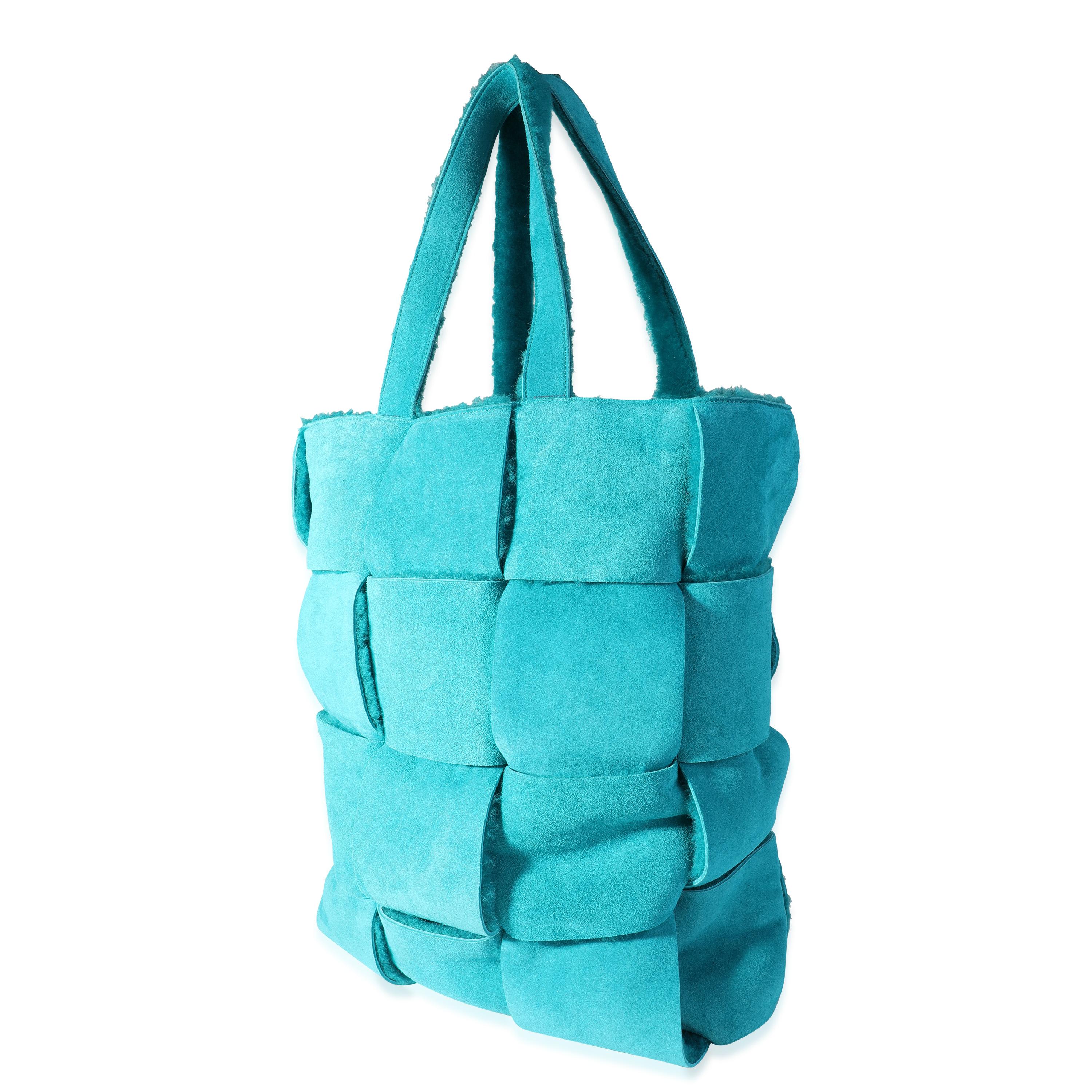Bottega Veneta Blaster Tote Intrecciato Shearling en Excelente Estado en New York, NY