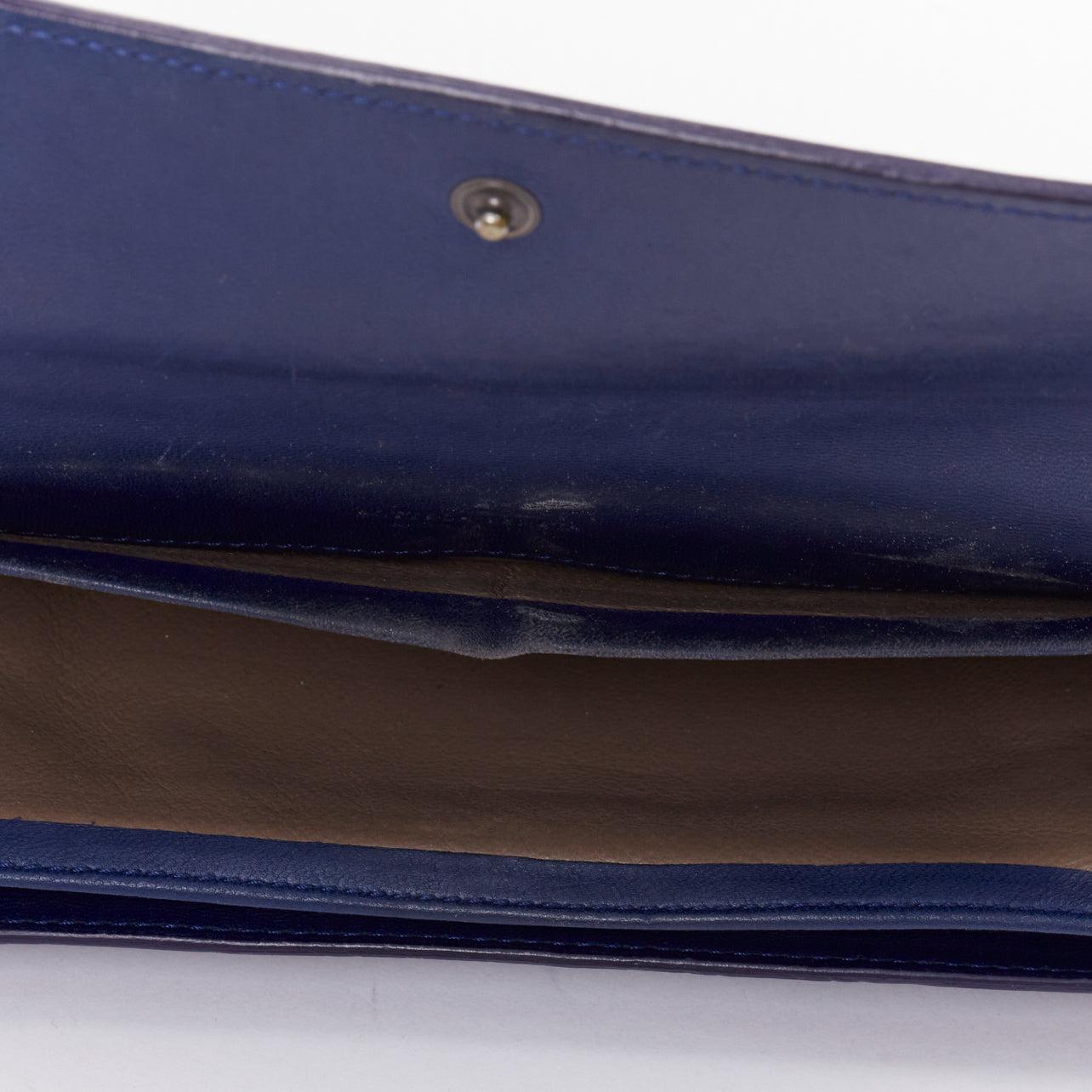 Portefeuille à long rabat en cuir véritable écaillé bleu noir BOTTEGA VENETA en vente 2