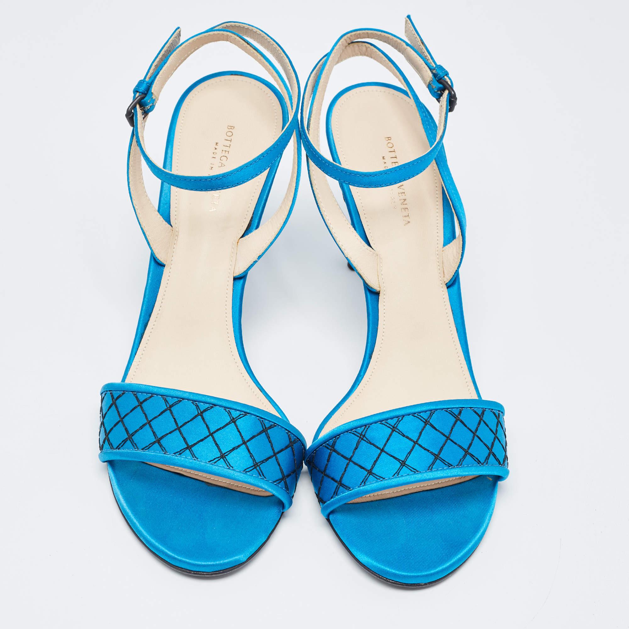 Bottega Veneta Blue/Black Satin Slingback Sandals Size 39 In Good Condition For Sale In Dubai, Al Qouz 2