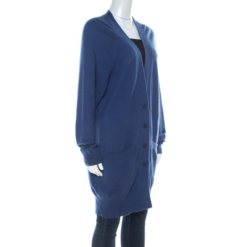 An example of simple fashion is this long cardigan from the house of Bottega Veneta. It is made from luxurious cashmere and it flaunts a blue hue. The cardigan also features front buttons, pockets and long sleeves.

Includes: The Luxury Closet