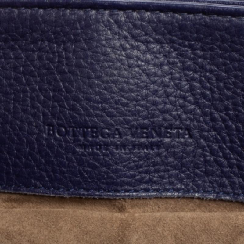 Bottega Veneta - Fourre-tout Roma en cuir bleu Cervo de taille moyenne en vente 3