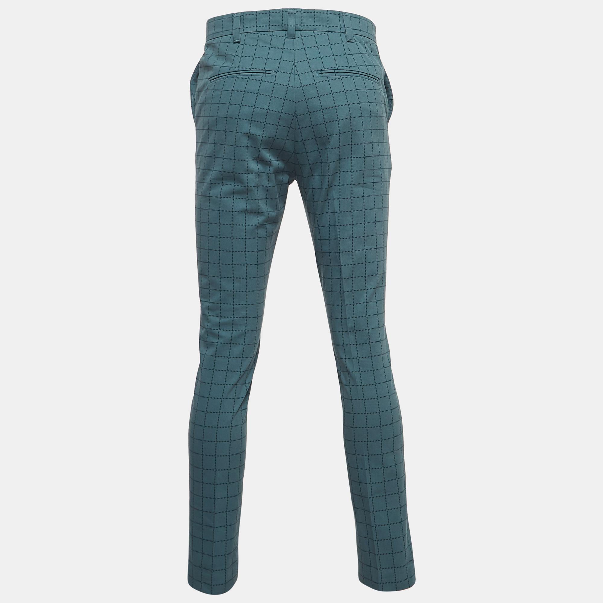 Enhance your formal attire with this pair of Bottega Veneta trousers. Designed into a superb silhouette and fit, this pair of trousers will definitely make you look elegant.

