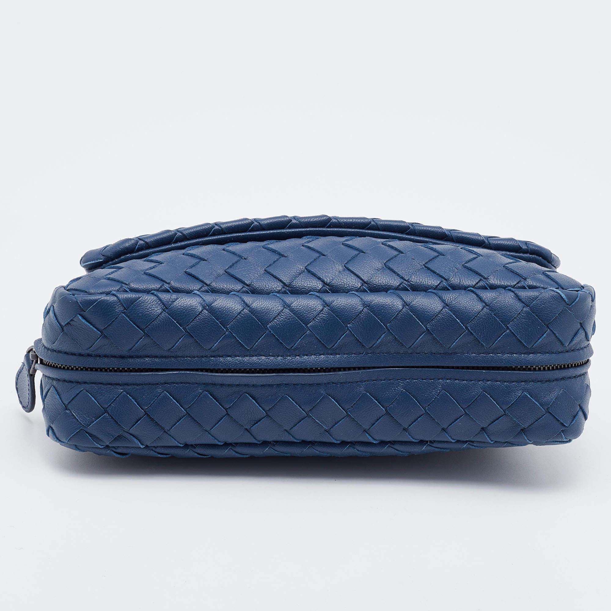 Bottega Veneta Blue Intreccaito Leather Olimpia Chain Bag In Excellent Condition In Dubai, Al Qouz 2
