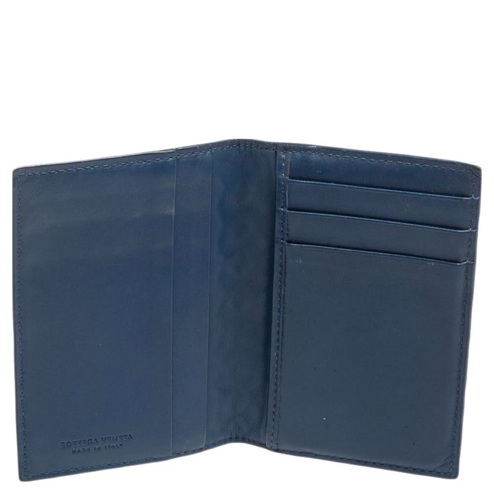 This bifold card case by Bottega Veneta is crafted from blue leather with the signature Intrecciato weave pattern covering the surface. The interior comes with multiple card slots.

Includes: Original Dustbag, Original Box
