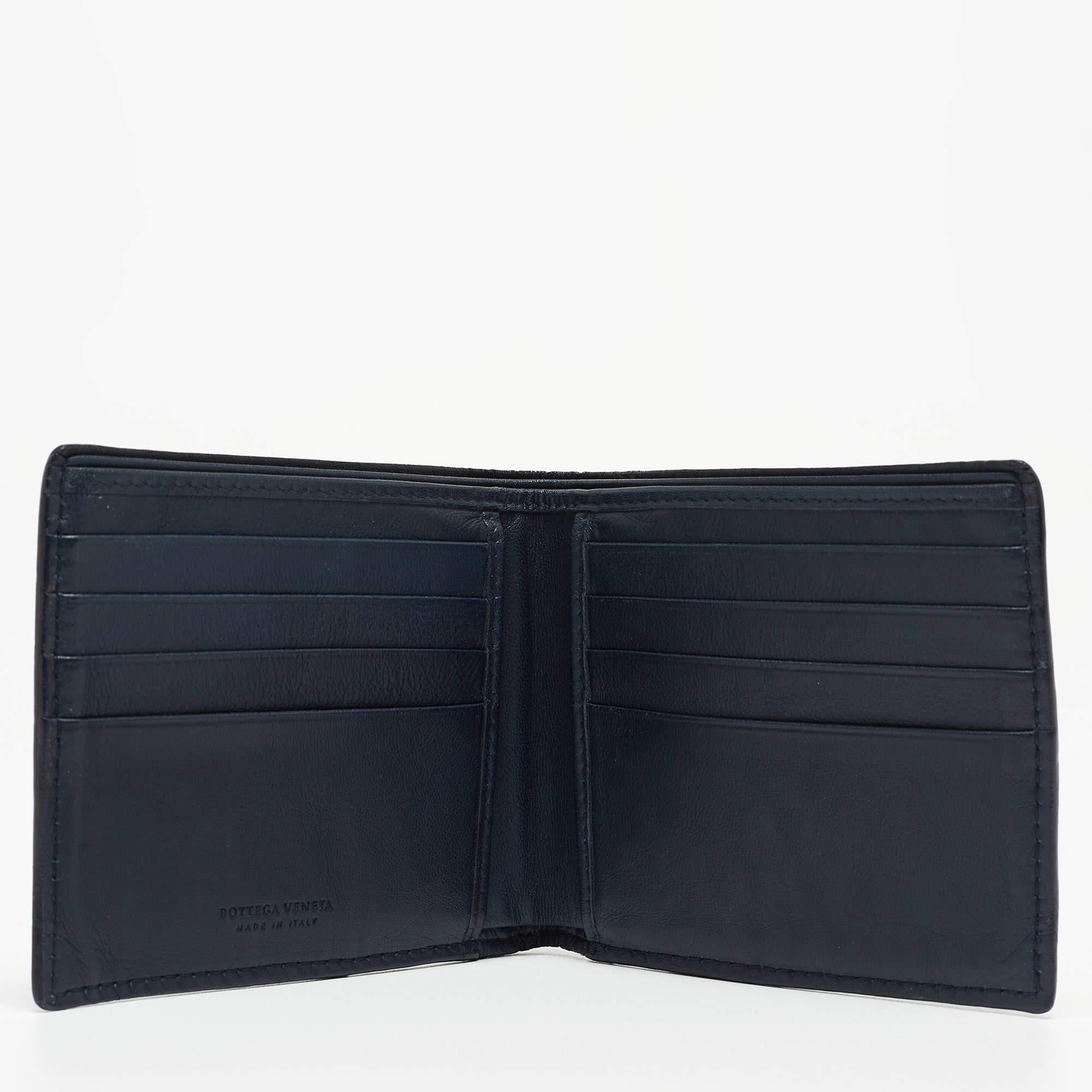 Forget watches and sunglasses a wallet offers a best insight into a manâ€™s personal style. This Bottega Veneta wallet crafted using the faultless Intrecciato is stylish yet practical. The wallet features compartmentalized interior that help you