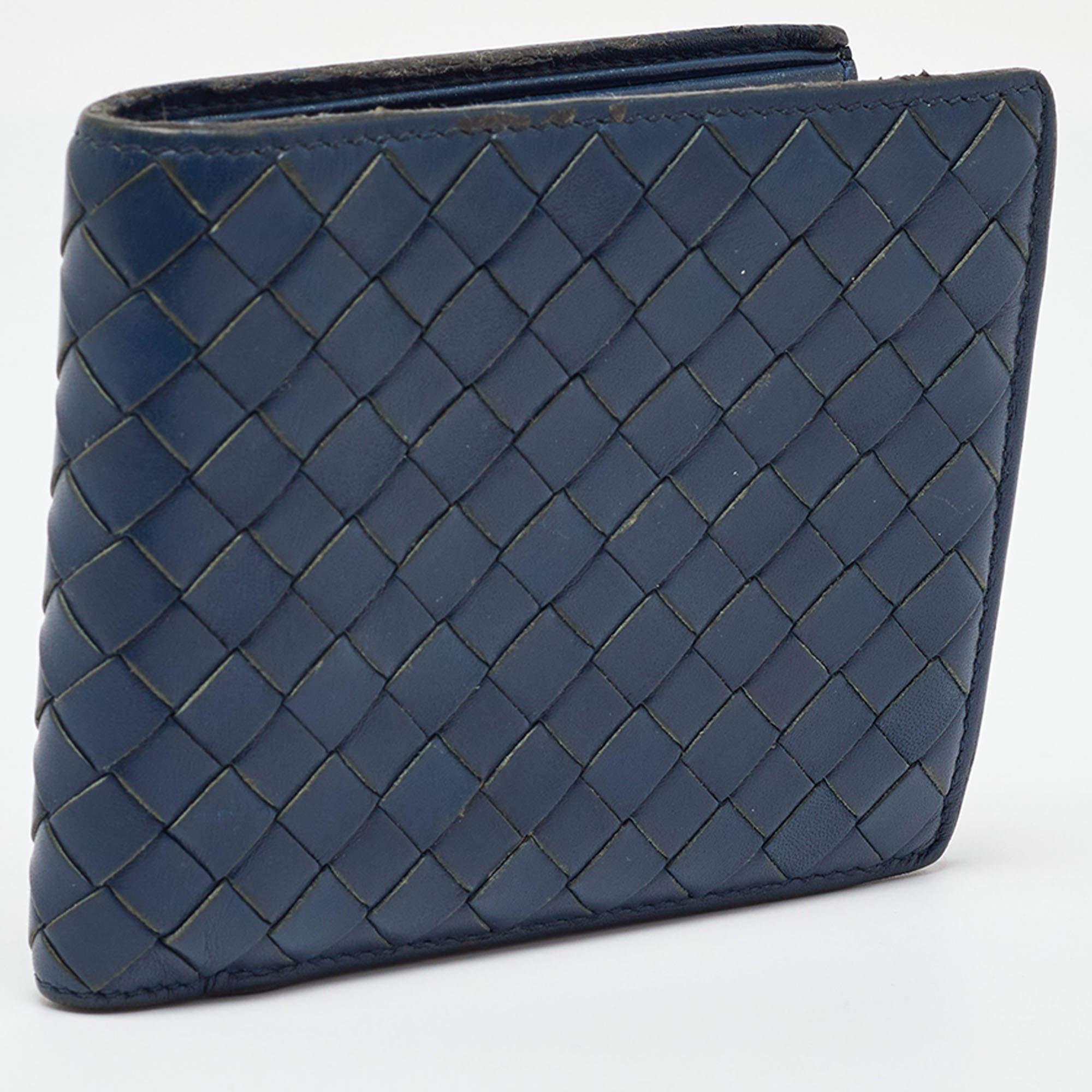 Men's Bottega Veneta Blue Intrecciato Leather Bifold Wallet For Sale