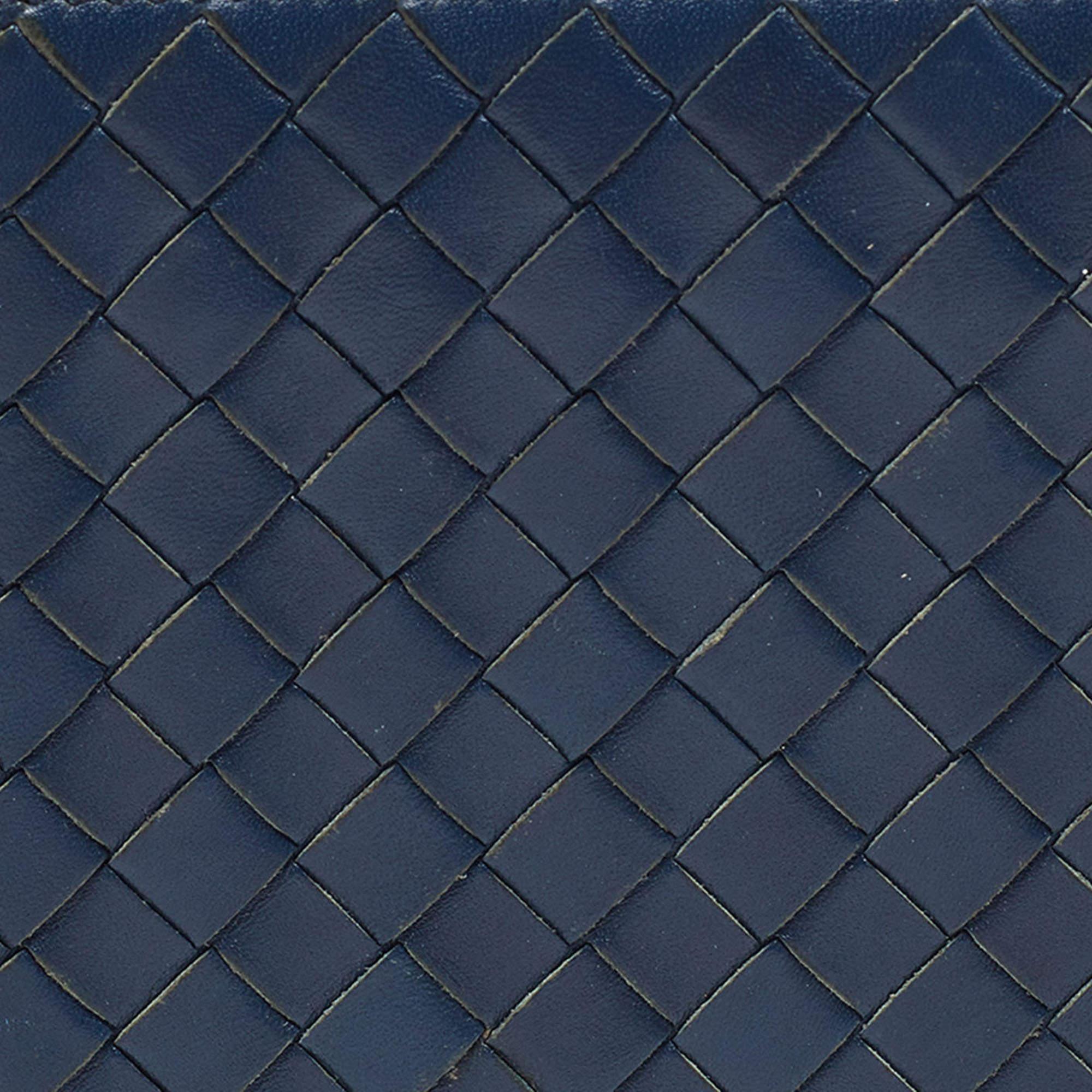 Bottega Veneta Blue Intrecciato Leather Bifold Wallet For Sale 2