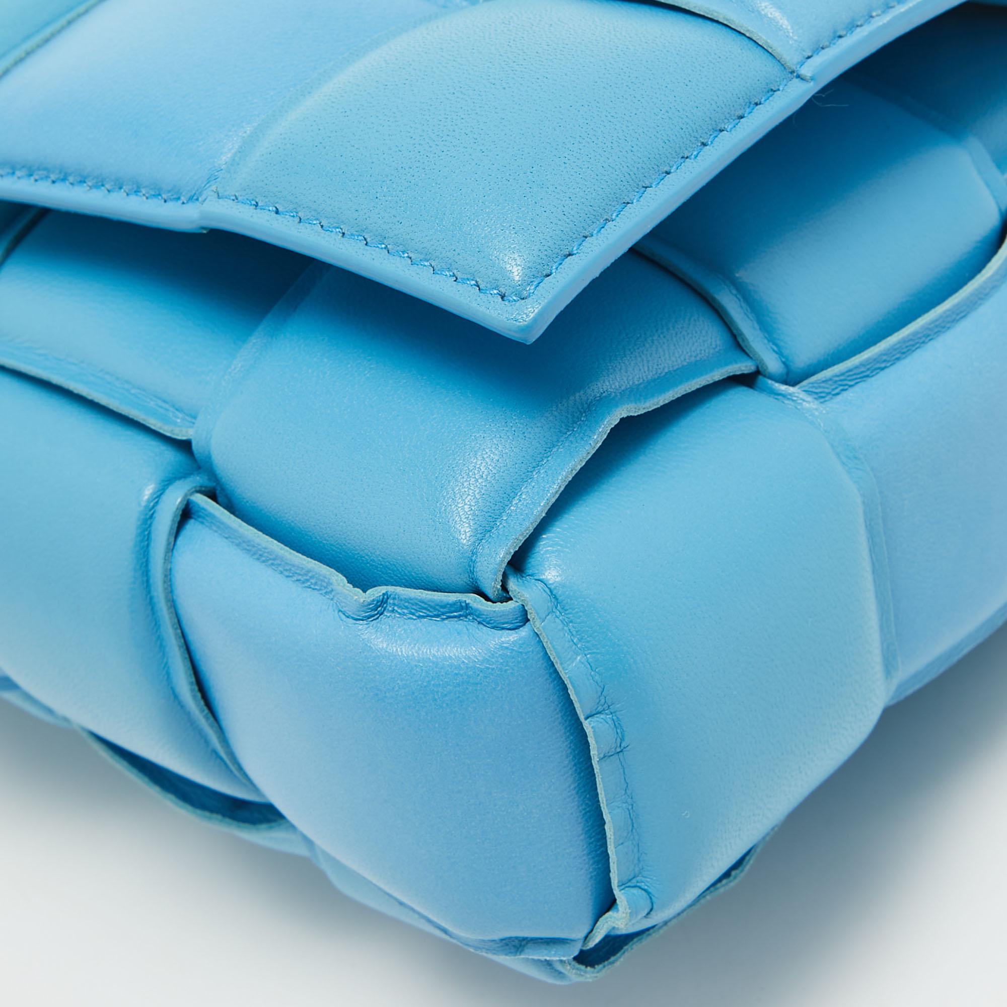 Bottega Veneta Blue Intrecciato Leather Cassette Padded Chain Bag For Sale 6