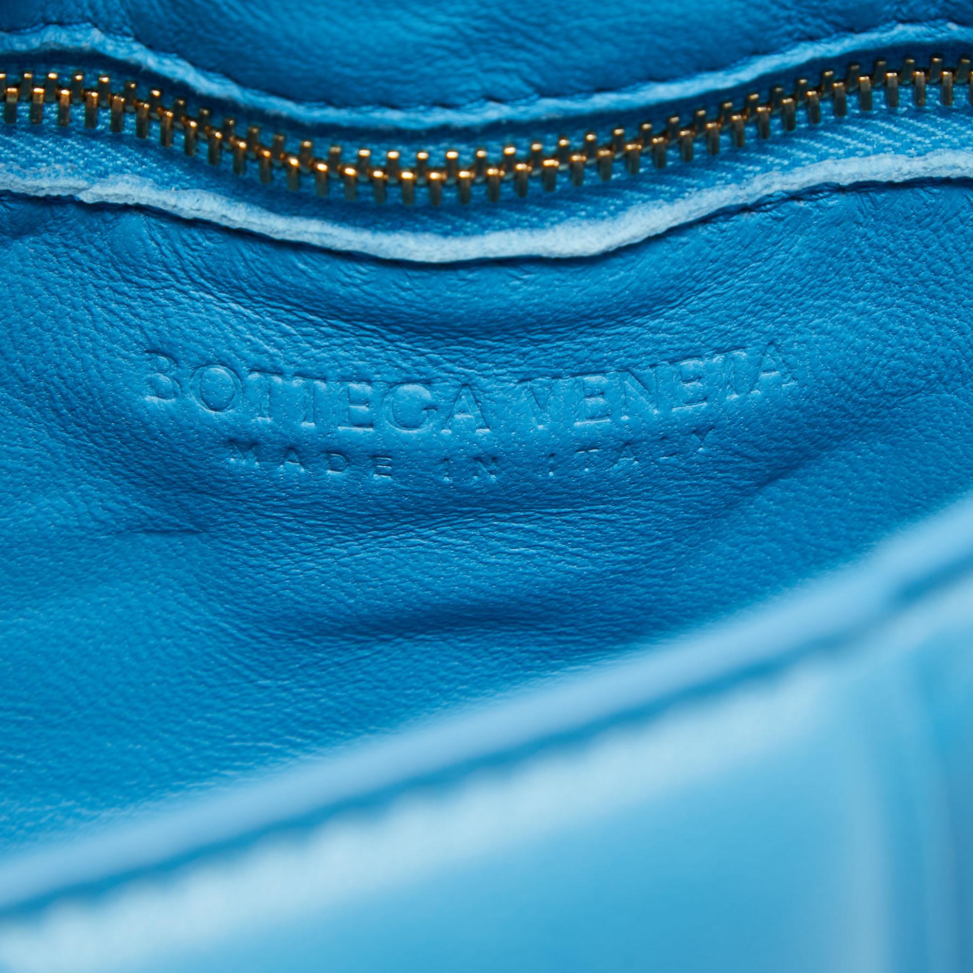 Bottega Veneta Blue Intrecciato Leather Cassette Padded Chain Bag For Sale 3