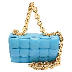 Bottega Veneta Blau Intrecciato Leder Cassette gepolsterte Kettentasche aus Leder