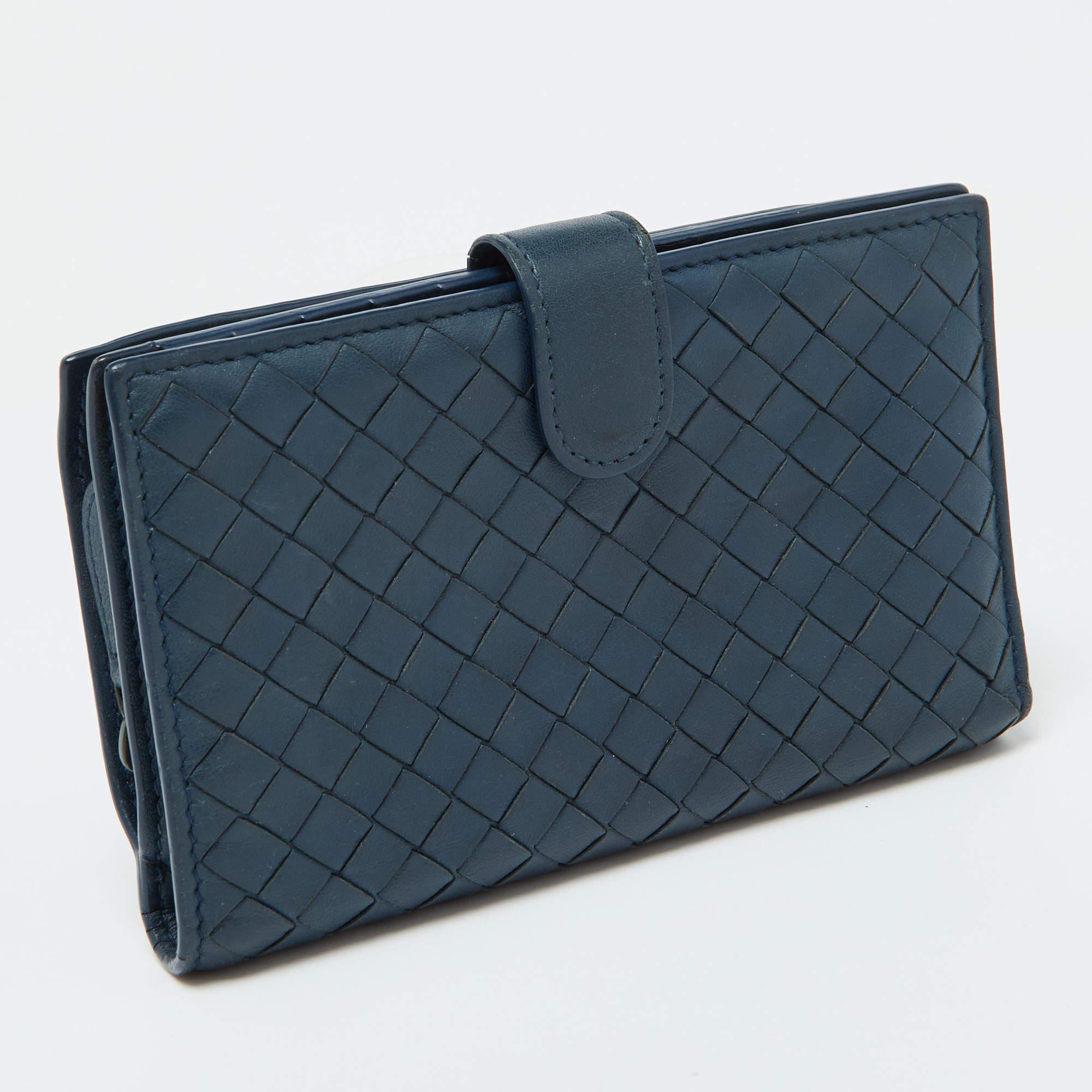 Women's Bottega Veneta Blue Intrecciato Leather Compact Wallet For Sale