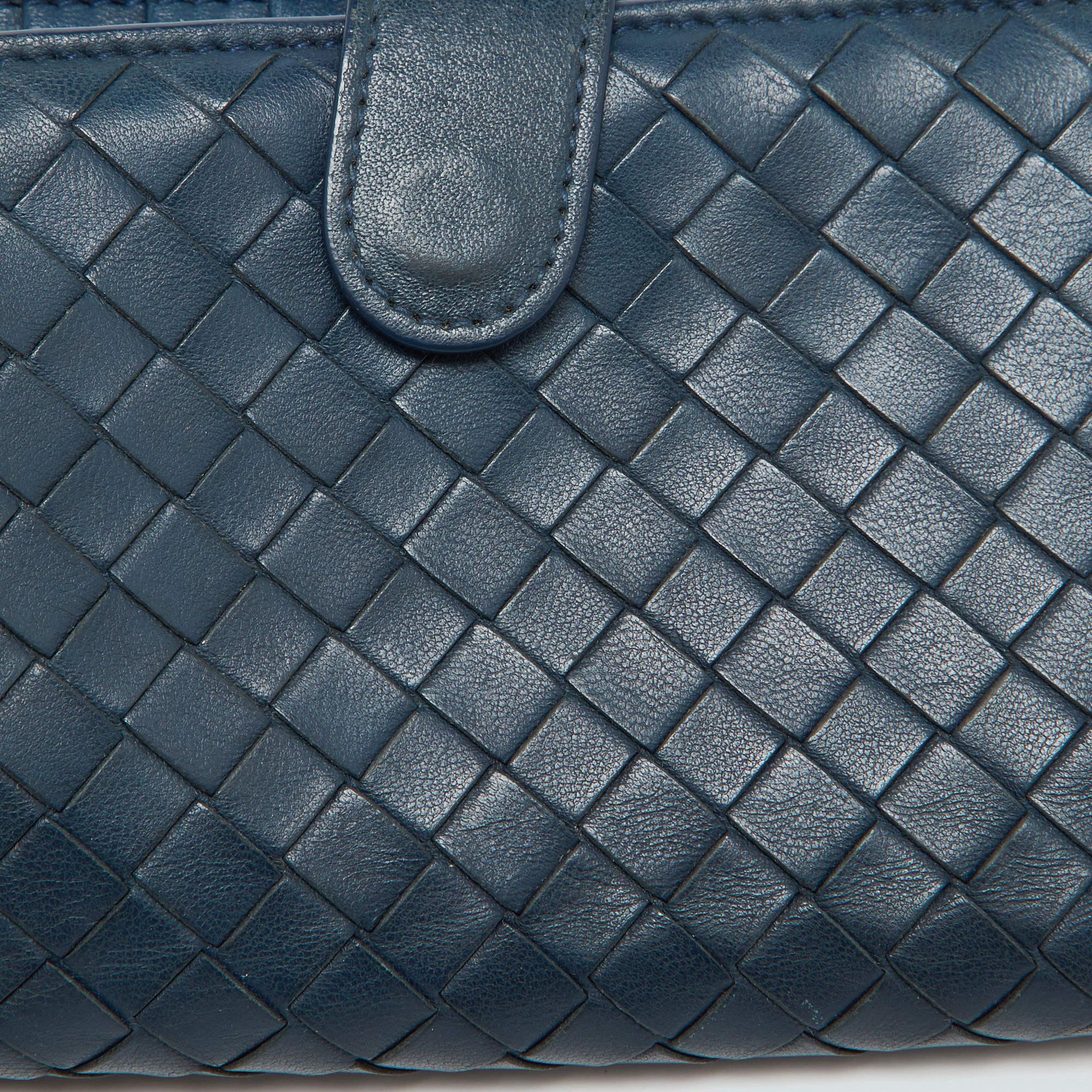 Bottega Veneta Blue Intrecciato Leather Compact Wallet For Sale 2