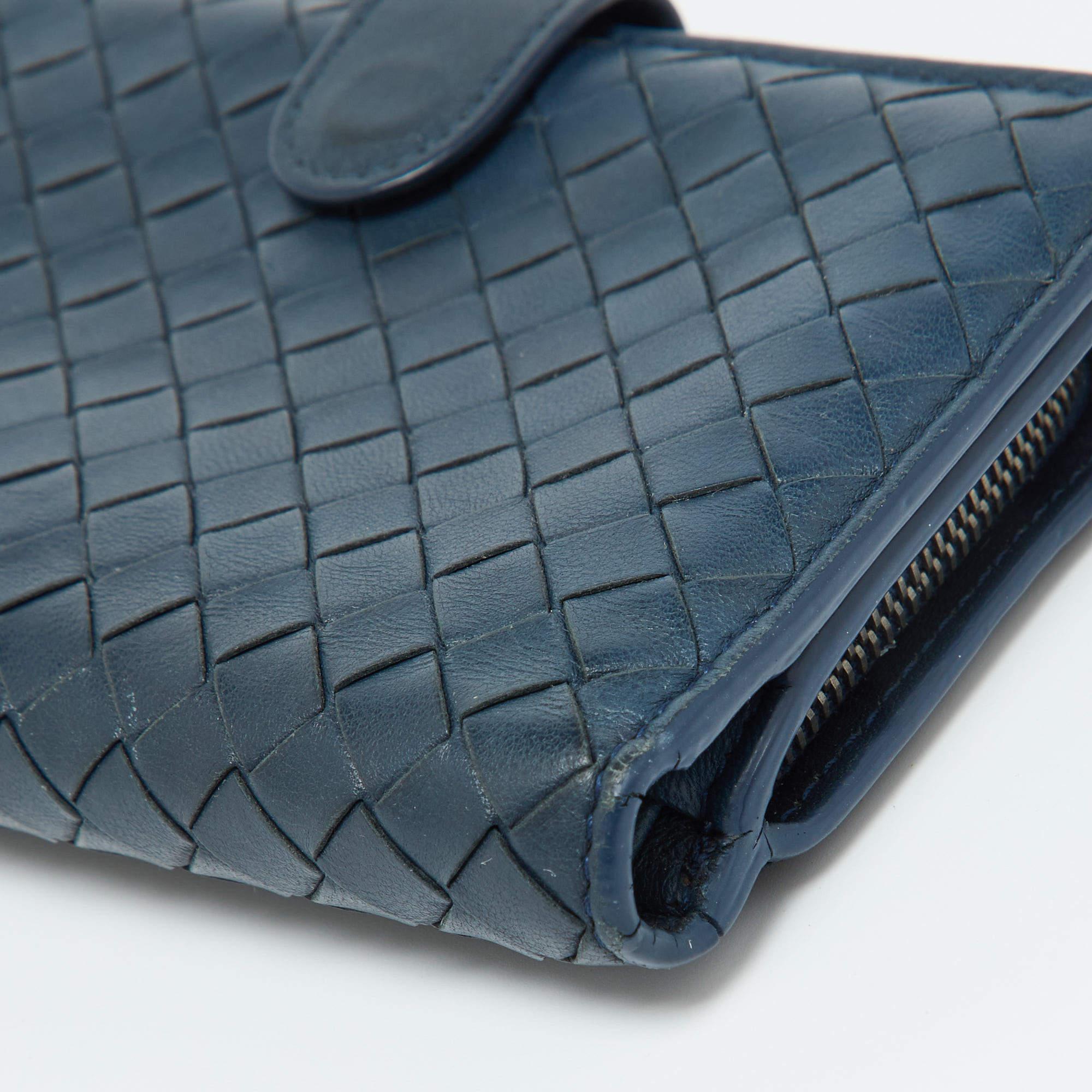 Bottega Veneta Blue Intrecciato Leather Compact Wallet For Sale 4