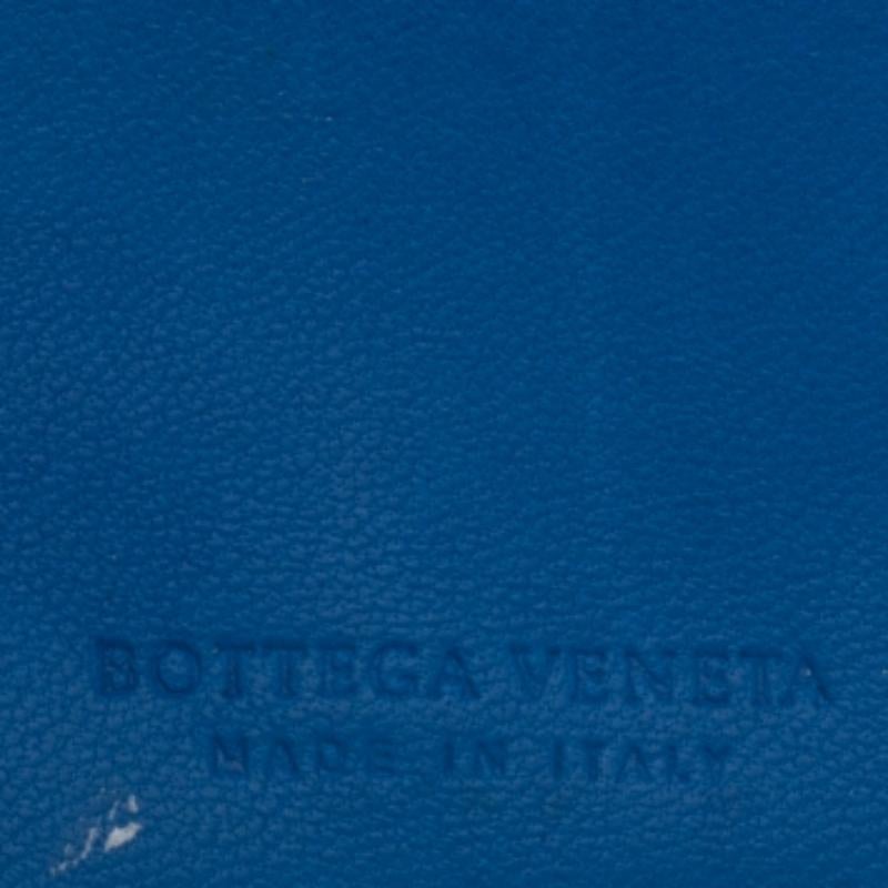 Portafoglio continentale in pelle Intrecciato blu di Bottega Veneta 4