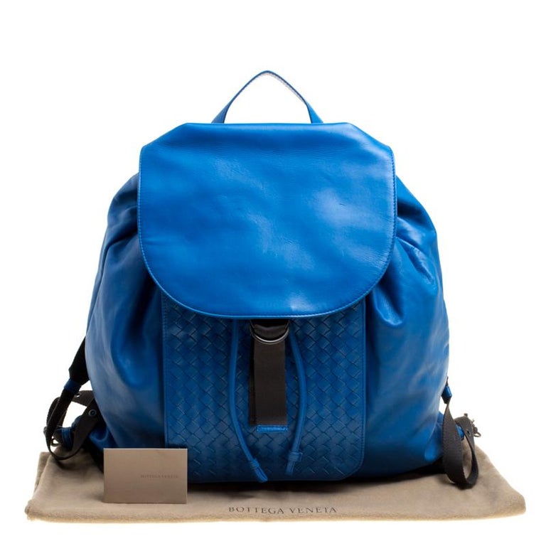 Bottega Veneta Blue Intrecciato Leather Drawstring Backpack For Sale at ...