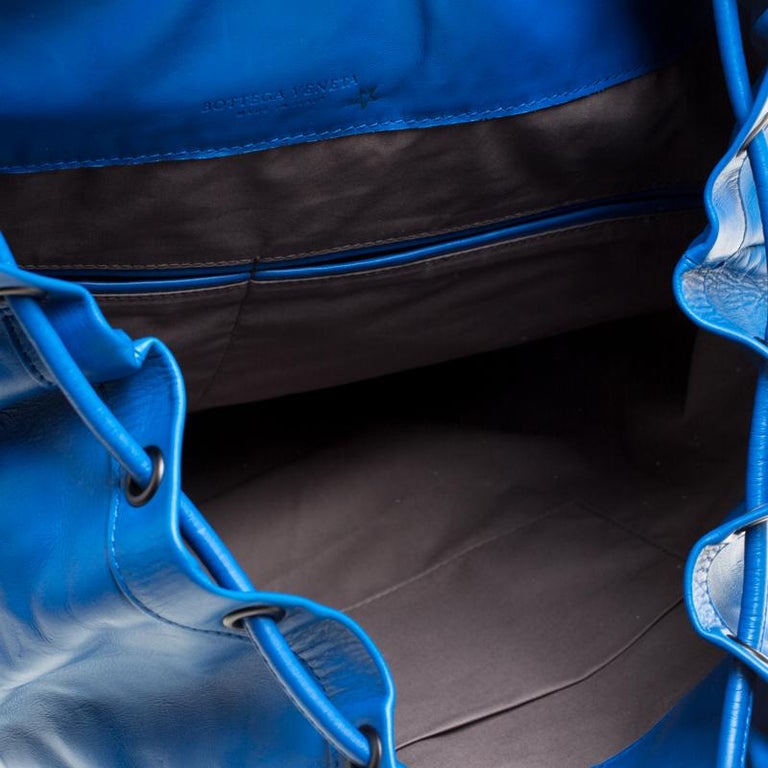 Bottega Veneta Blue Intrecciato Leather Drawstring Backpack For Sale at ...
