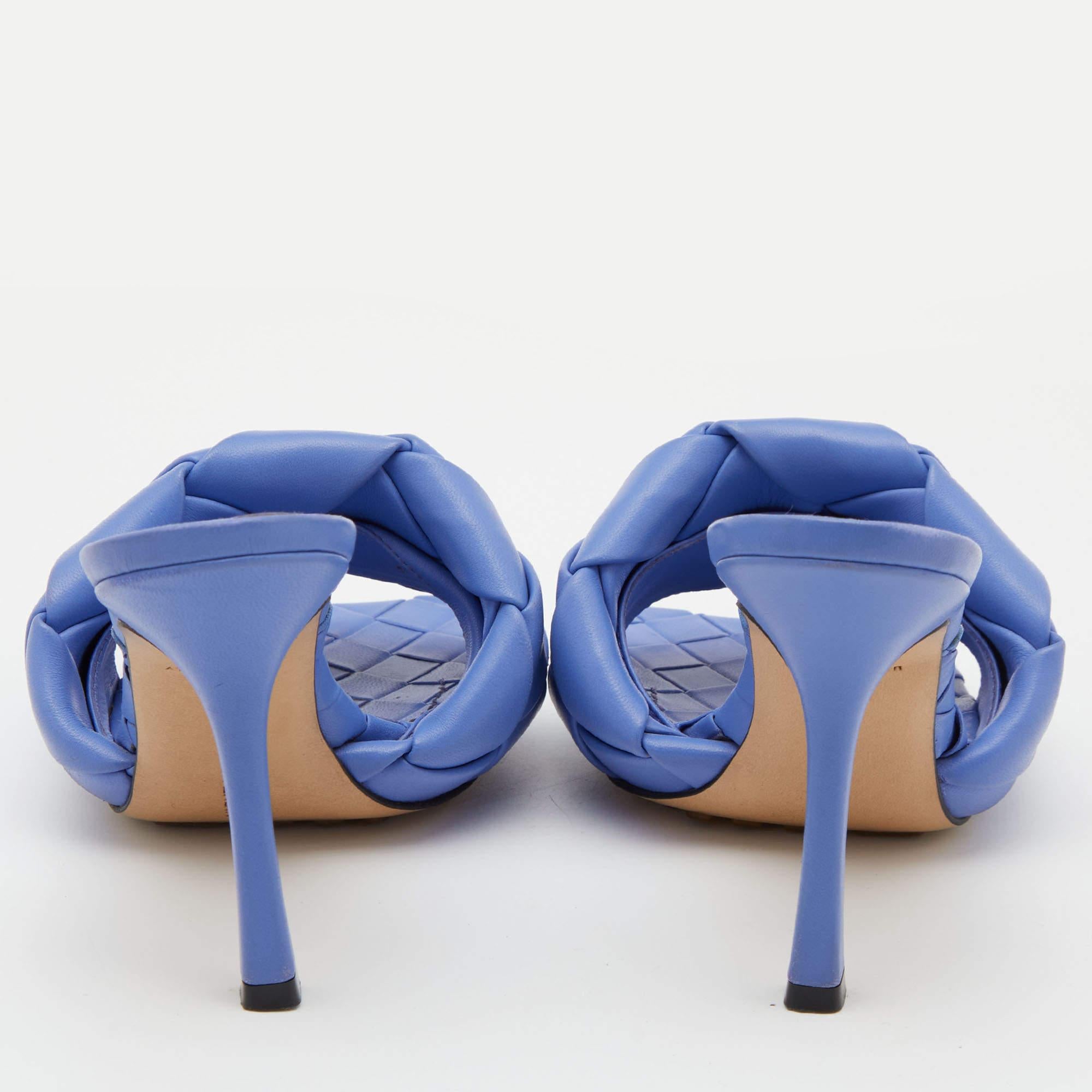 Bottega Veneta Blue Intrecciato Leather Lido Slide Sandals Size 37.5 In Excellent Condition In Dubai, Al Qouz 2