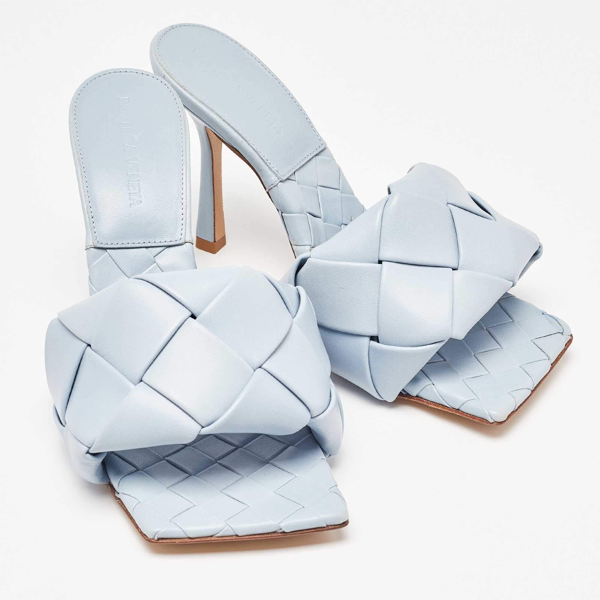 Bottega Veneta Blue Intrecciato Leather Lido Slide Sandals Size 38 In Excellent Condition In Dubai, Al Qouz 2