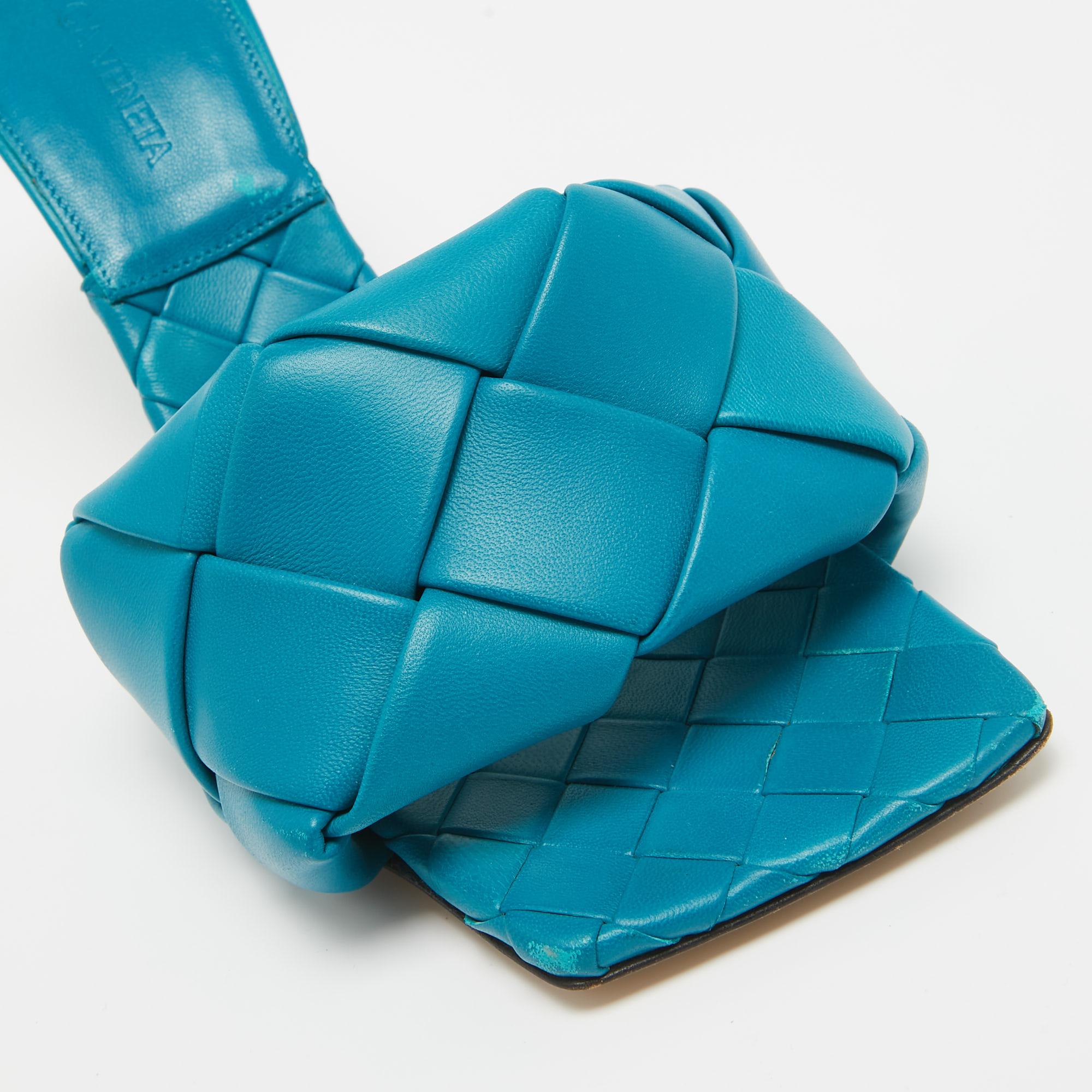 Bottega Veneta Blue Intrecciato Leather Lido Slide Sandals Size 38 In Good Condition In Dubai, Al Qouz 2