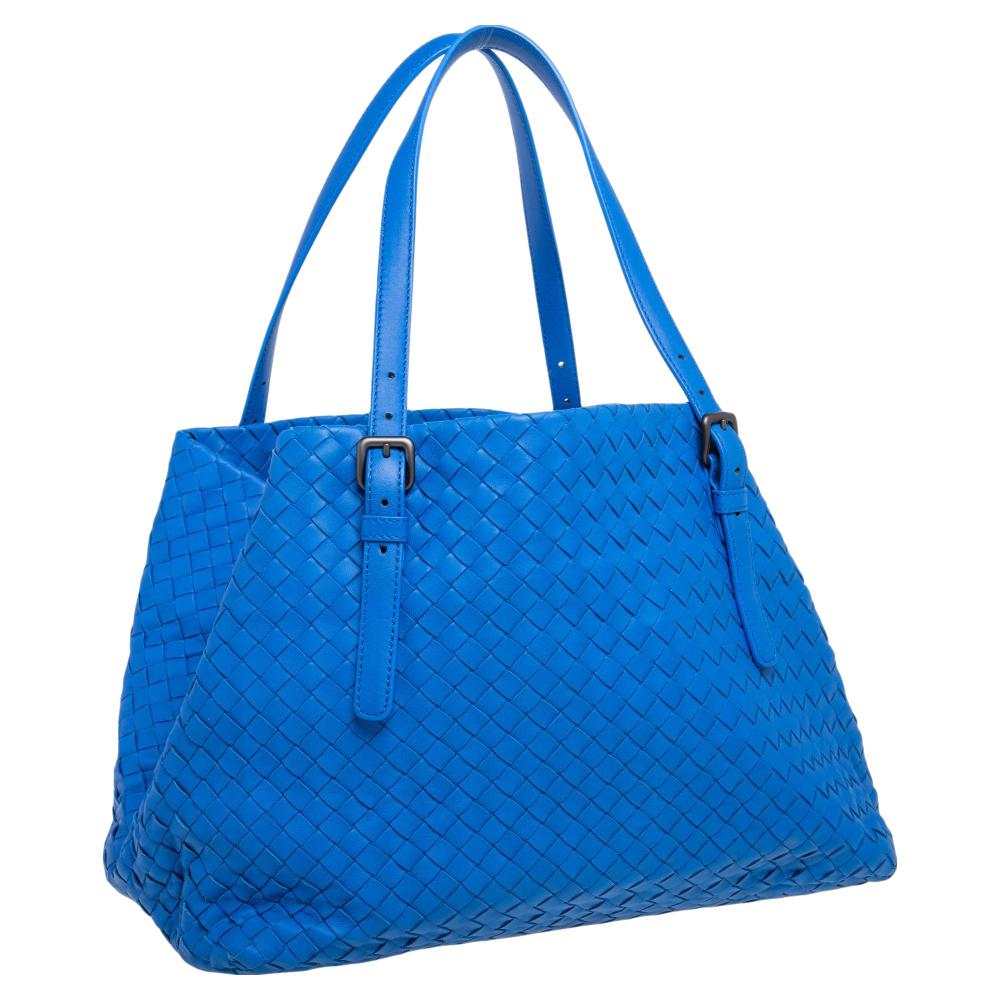 Bottega Veneta Blue Intrecciato Leather Medium Cesta Tote In Good Condition In Dubai, Al Qouz 2
