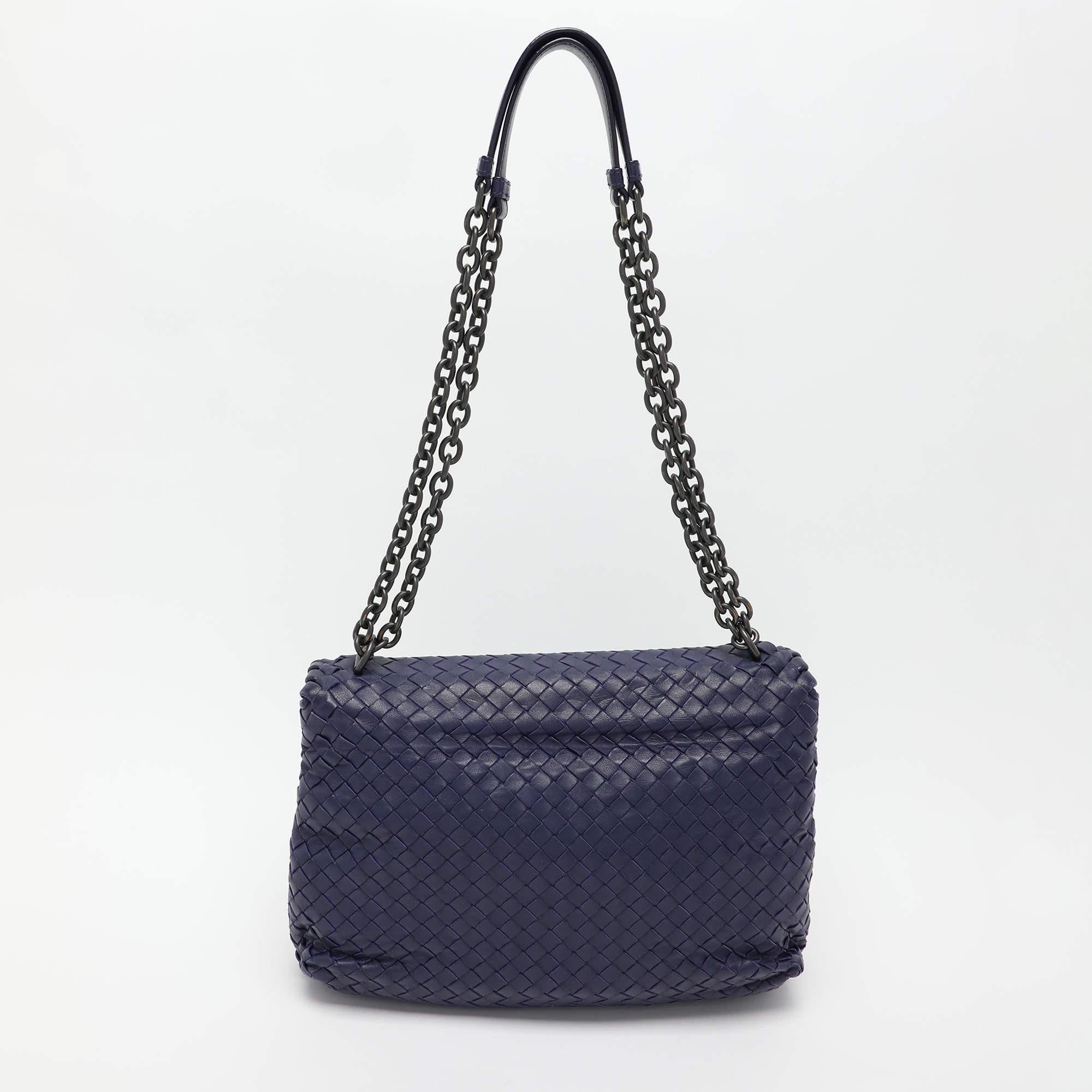 Bottega Veneta Borsa a tracolla media Olimpia in pelle Intrecciato Blu In condizioni buone in vendita a Dubai, Al Qouz 2