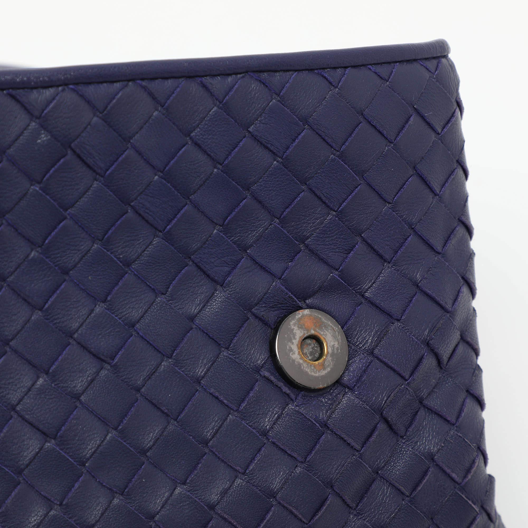 Donna Bottega Veneta Borsa a tracolla media Olimpia in pelle Intrecciato Blu in vendita
