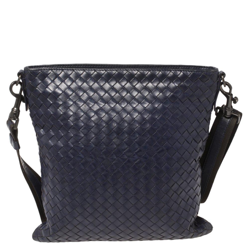 This Bottega Veneta messenger bag is the perfect companion for the stylish man on the go. It is very practical and chic. It features Bottega's signature woven Intrecciato leather on the exterior with a large flat adjustable shoulder strap, and a