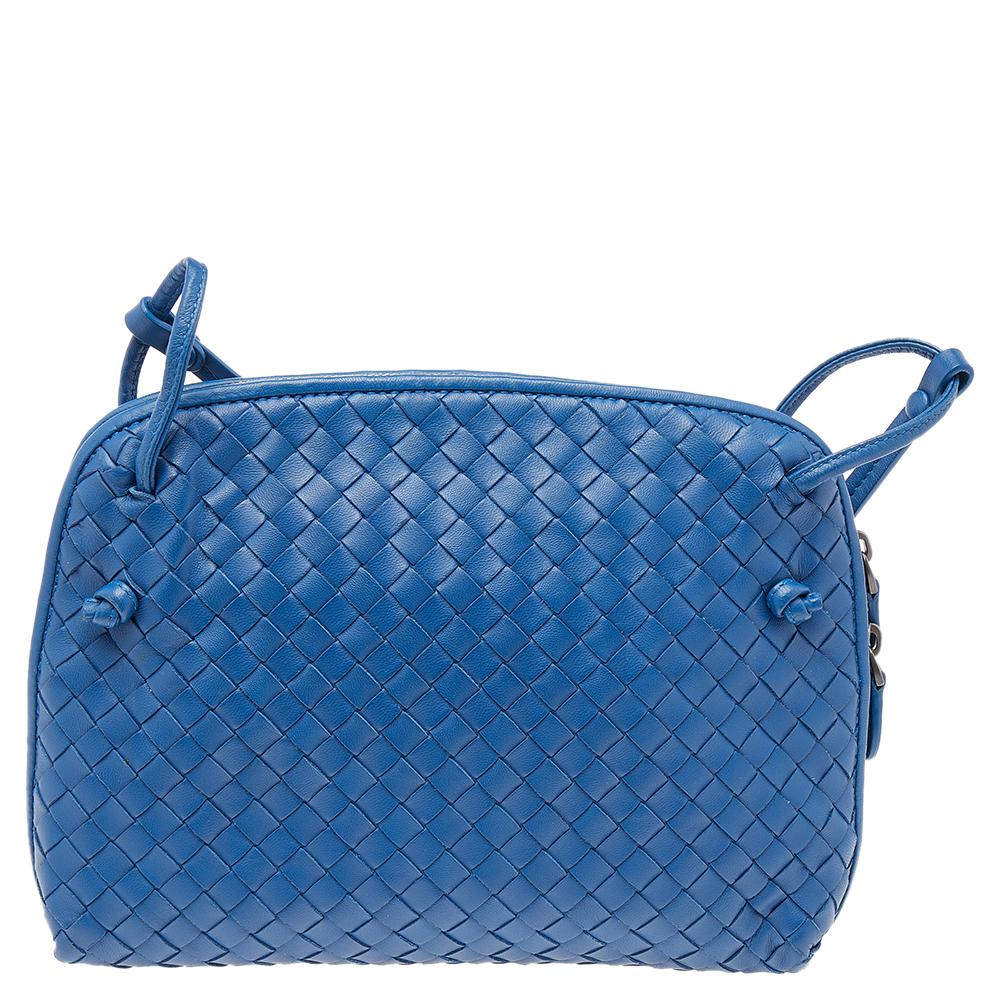 This Nodini bag from Bottega Veneta is crafted from leather using their signature Intrecciato weaving technique flaunting a seamless silhouette. Brimming with artistry and quality craftsmanship, the bag has an interior that is spacious enough to