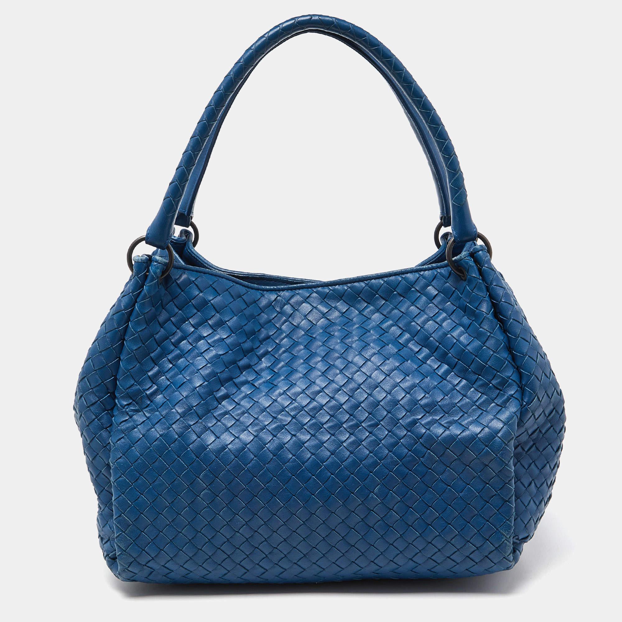 Bottega Veneta Blue Intrecciato Leather Parachute Bag In Fair Condition For Sale In Dubai, Al Qouz 2