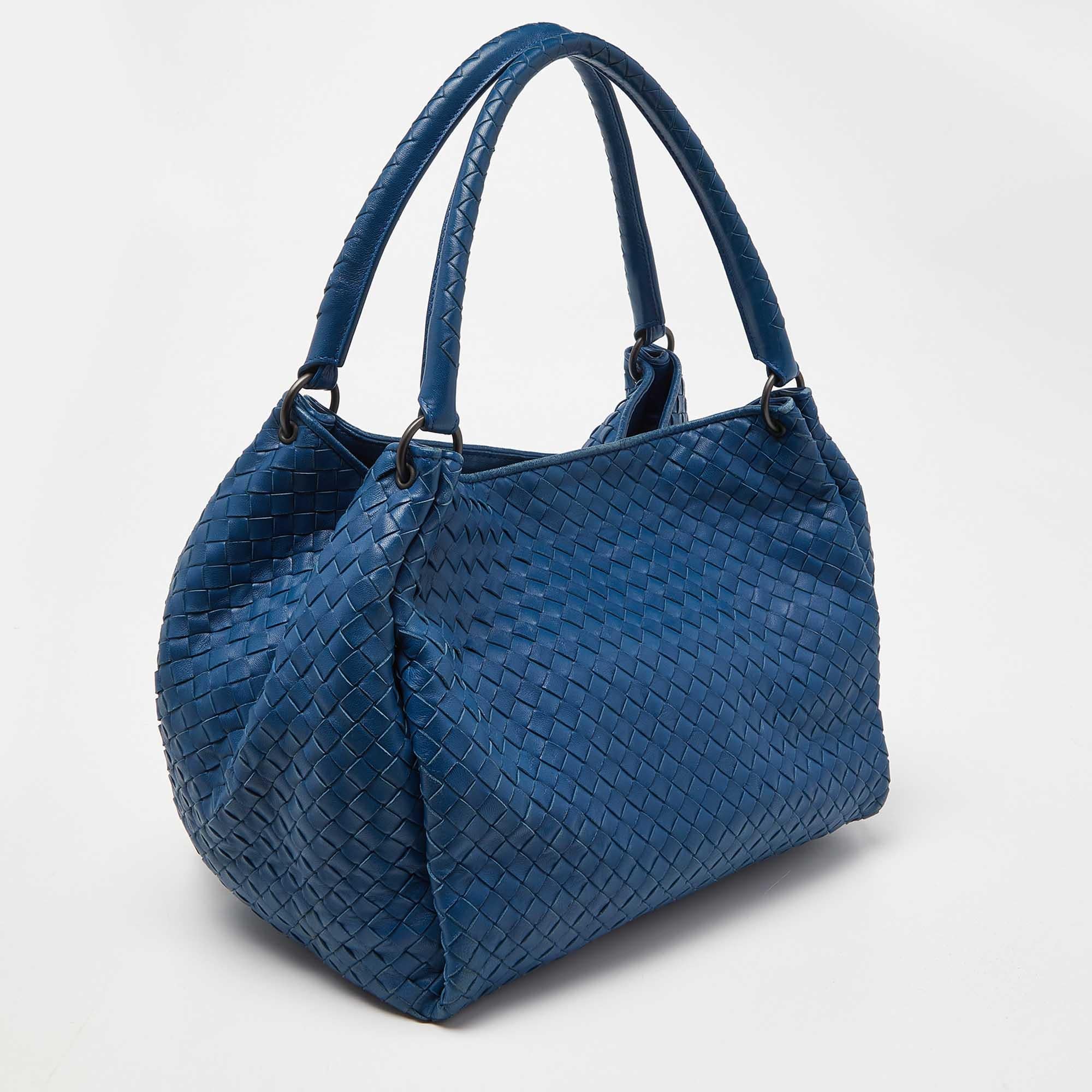 Women's Bottega Veneta Blue Intrecciato Leather Parachute Bag For Sale