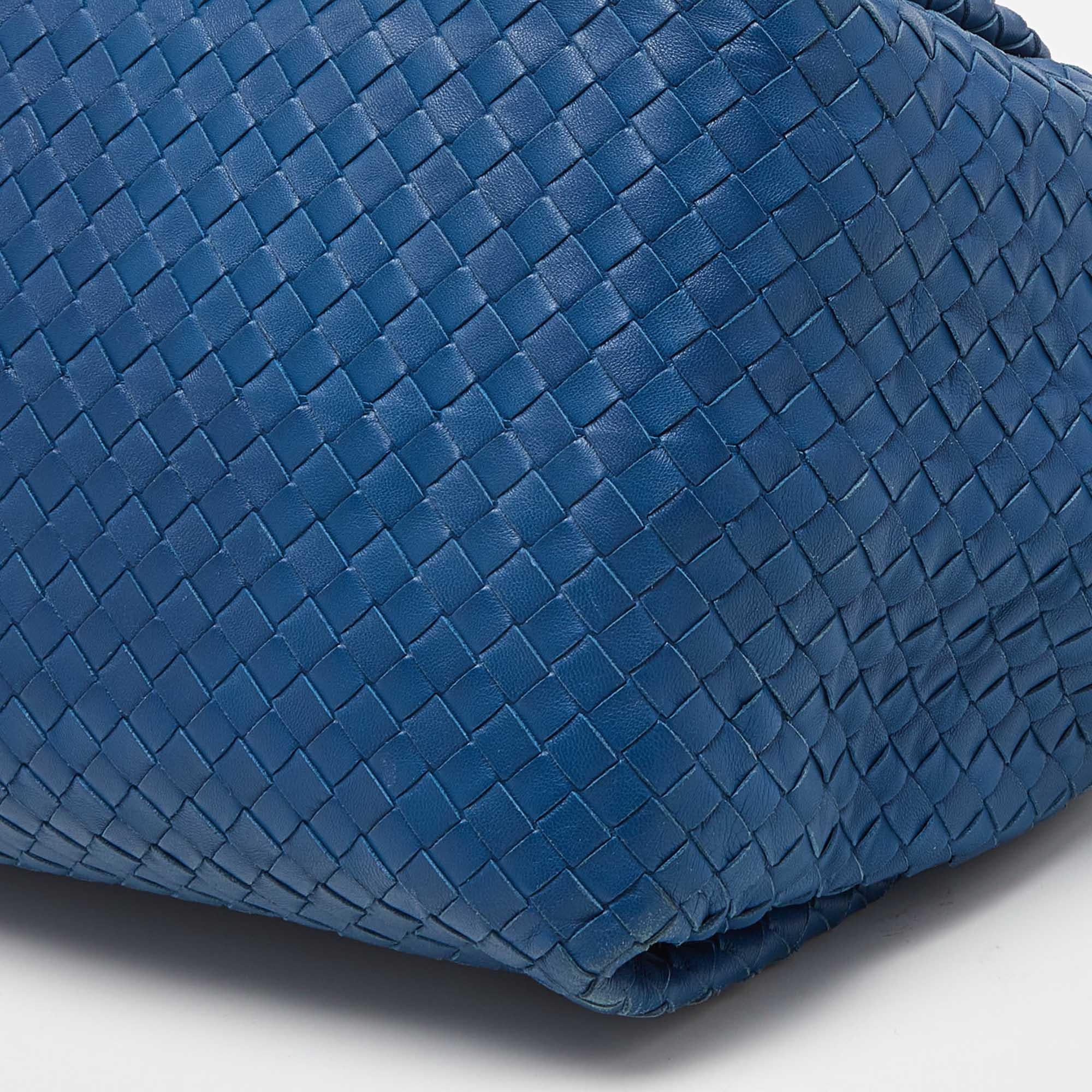 Bottega Veneta Blue Intrecciato Leather Parachute Bag For Sale 3