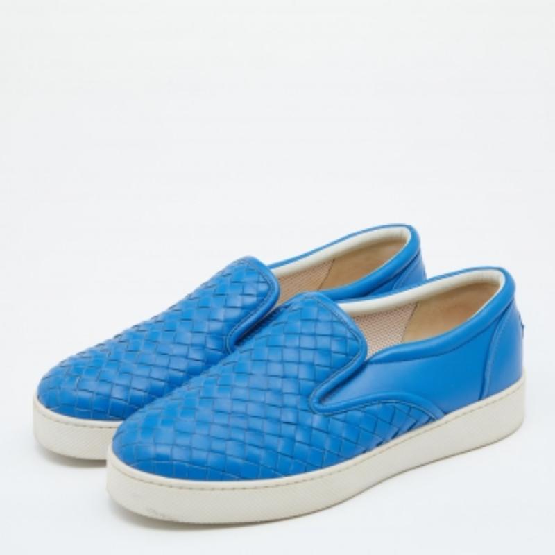 Bottega Veneta Baskets bleues Intrecciato en cuir, taille 38,5 Bon état - En vente à Dubai, Al Qouz 2