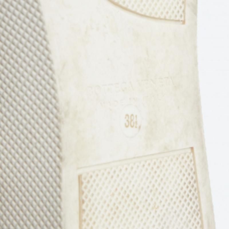 Bottega Veneta Baskets bleues Intrecciato en cuir, taille 38,5 en vente 3