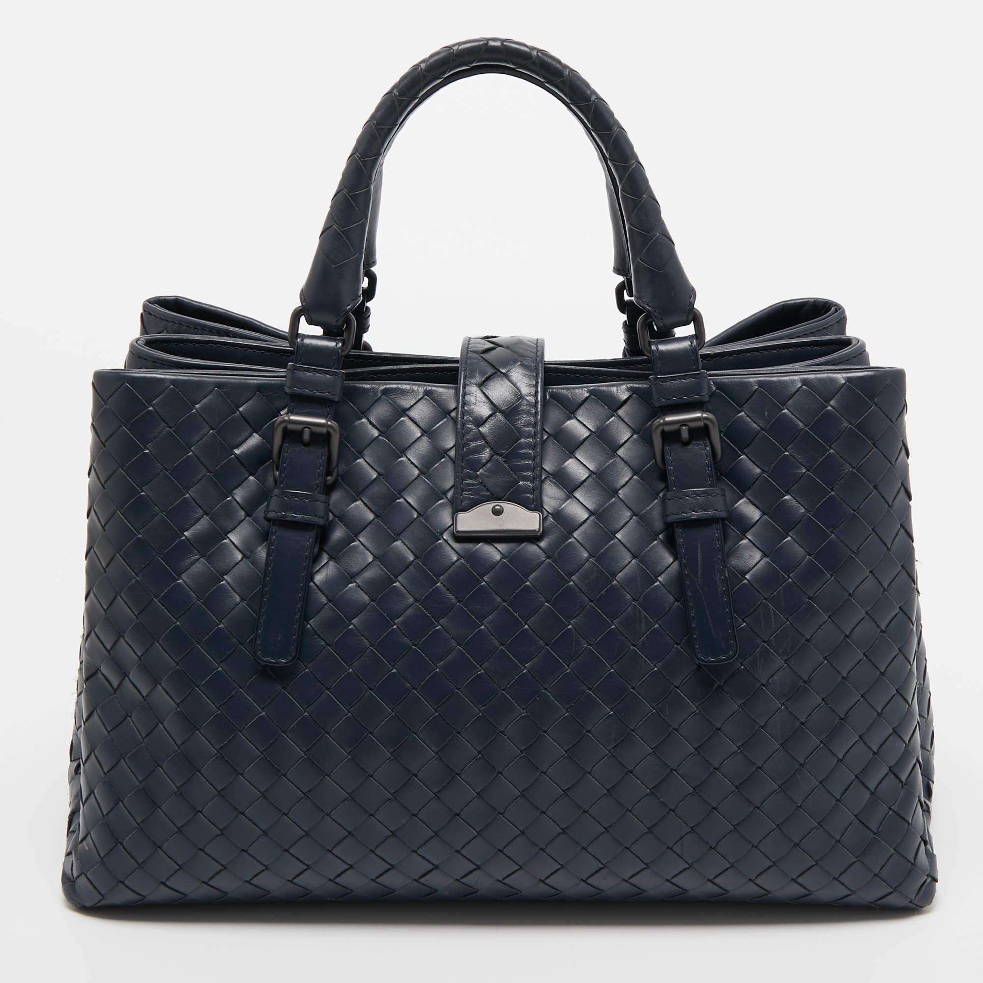 Bottega Veneta's Roma tote is a timeless addition to your accessory edit. The bag is beautifully woven using its intrecciato technique that strengthens the leather. This tote opens to roomy suede compartments and a zipped compartment for smaller