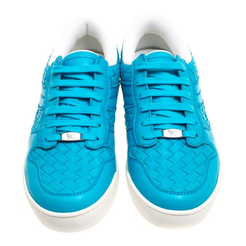 Cool and laidback, this pair of Bottega Veneta sneakers will easily become your favourite everyday shoes. Made from breezy blue leather, they are designed with the signature Intrecciato weave on the vamps and sides, completed with neat tonal