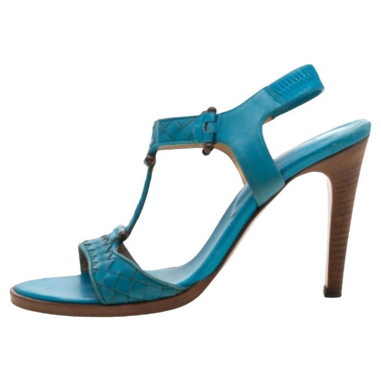 Bottega Veneta Blau Intrecciato Leder-Sandalen mit T-Riemen Größe 37 im Angebot