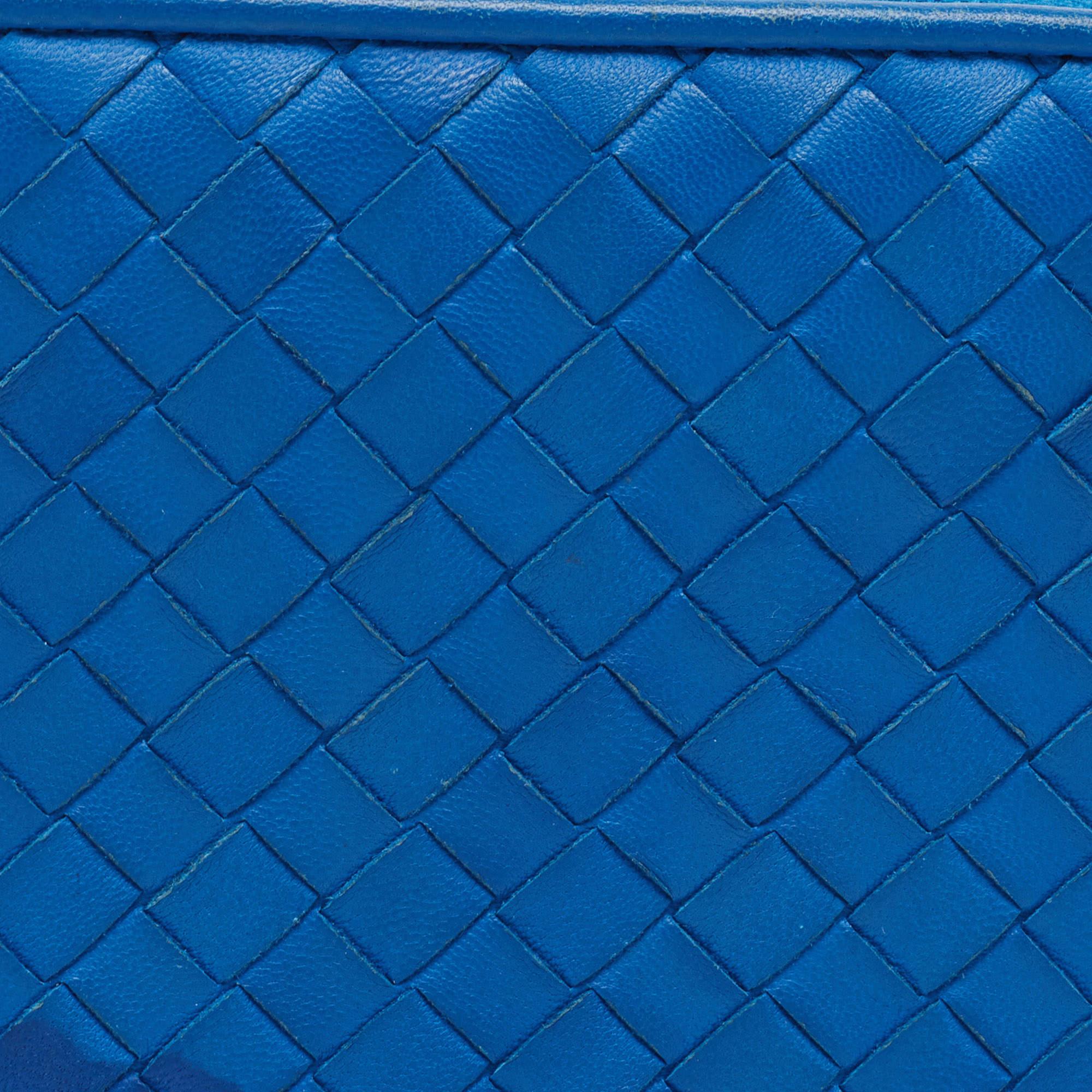 Bottega Veneta Portafoglio con zip in pelle Intrecciato Blu in vendita 3