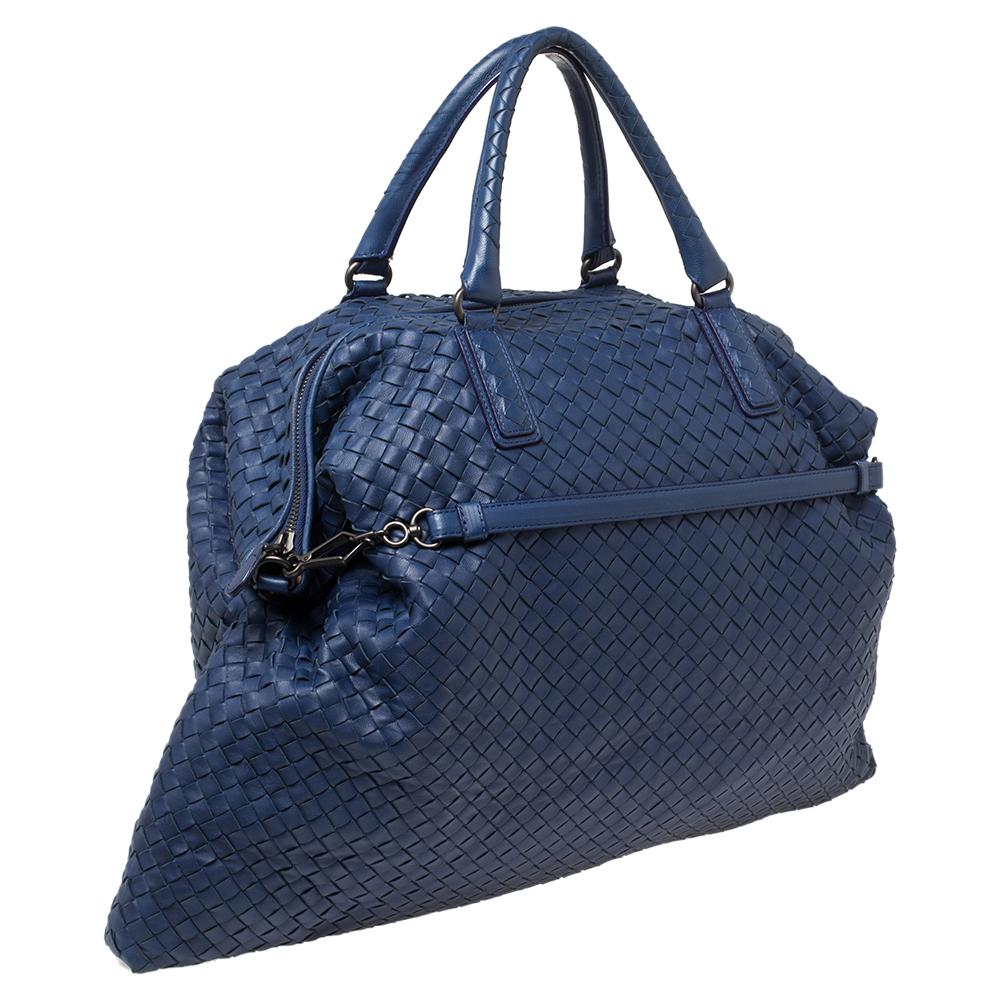 Bottega Veneta Blue Intrecciato Nappa Leather Maxi Convertible Tote In Good Condition In Dubai, Al Qouz 2