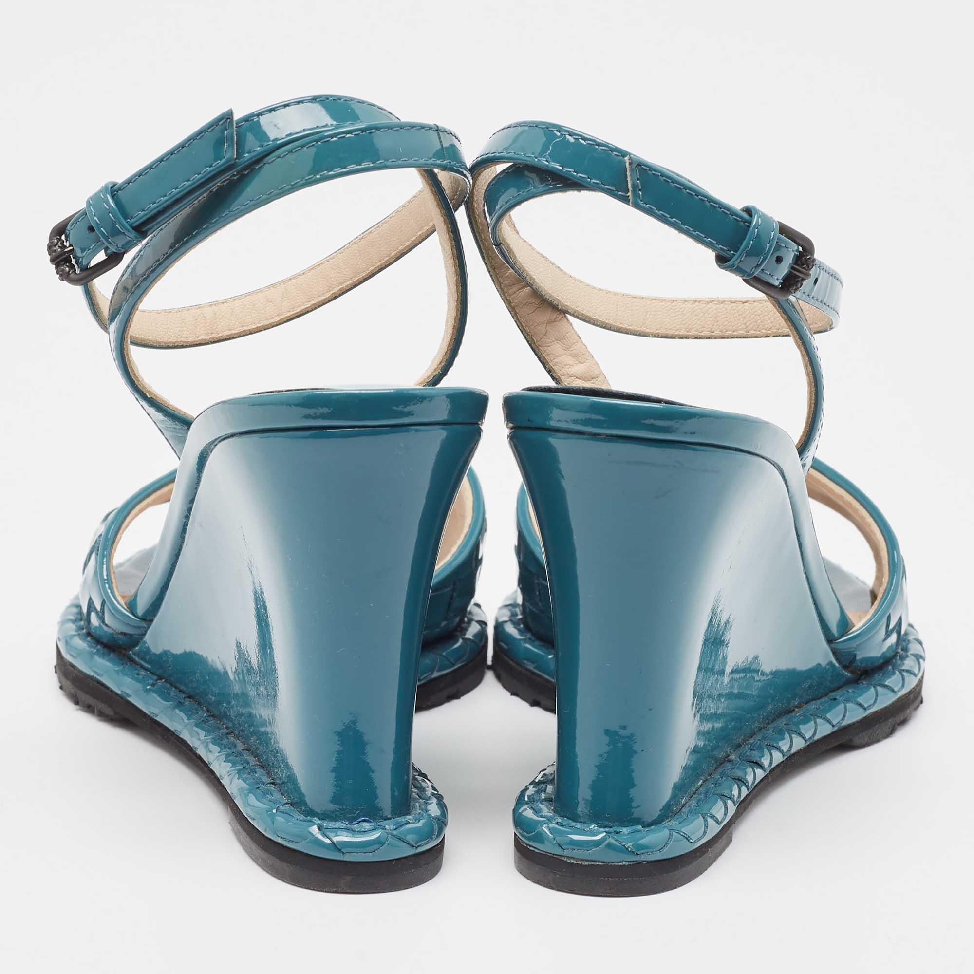 Bottega Veneta Blue Intrecciato Patent Leather Wedge Ankle Strap Sandals Size 36 For Sale 3