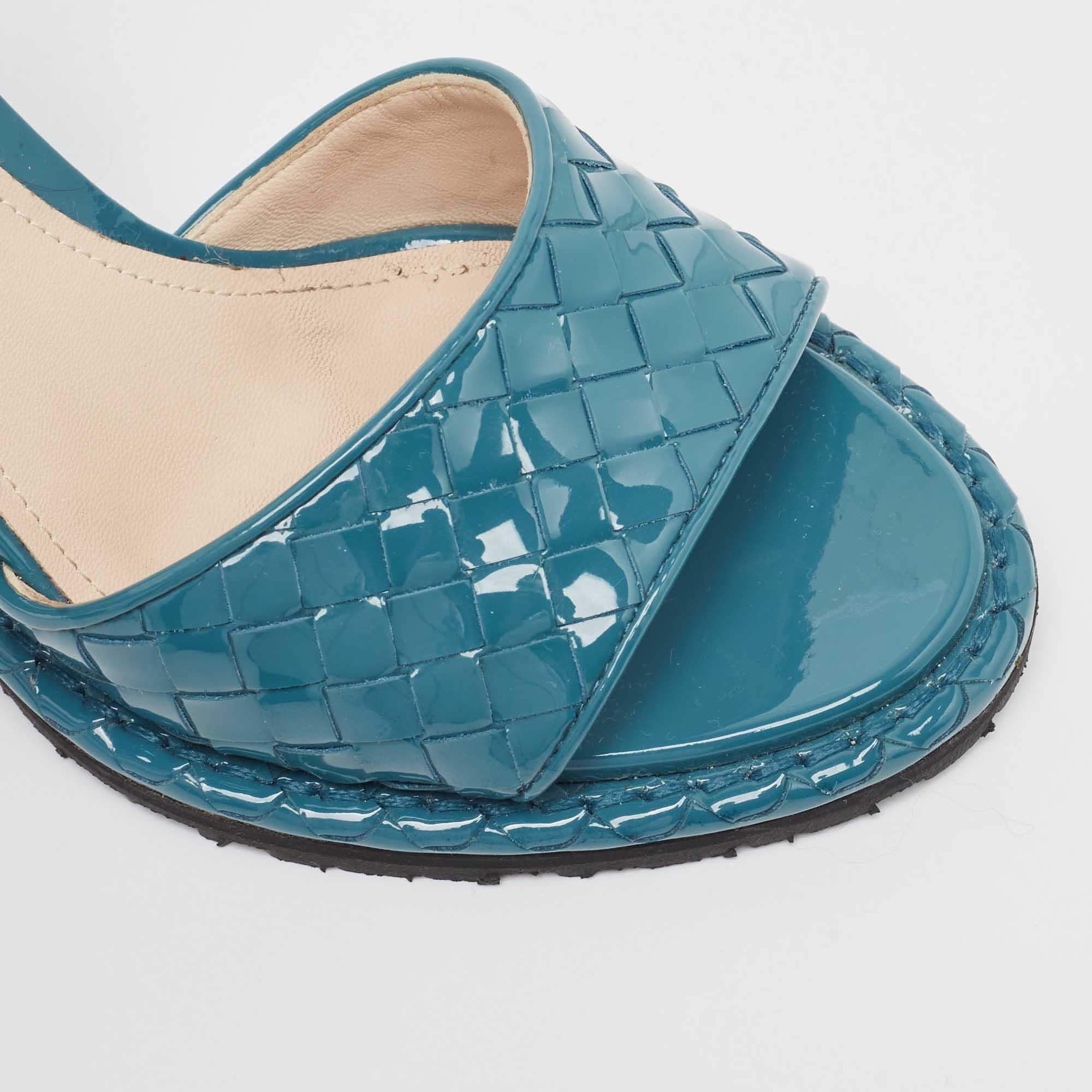Bottega Veneta Blue Intrecciato Patent Leather Wedge Ankle Strap Sandals Size 36 For Sale 4